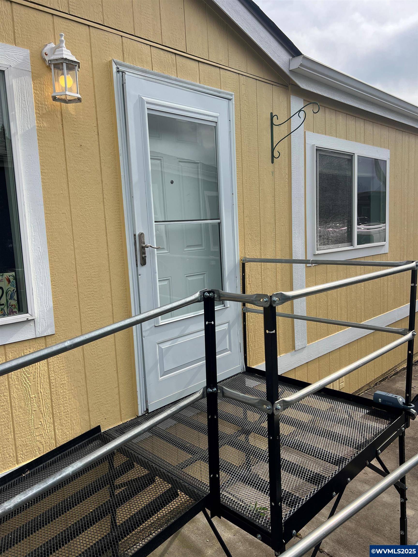 Silverton, OR 97381,1732 Pine St NE NE