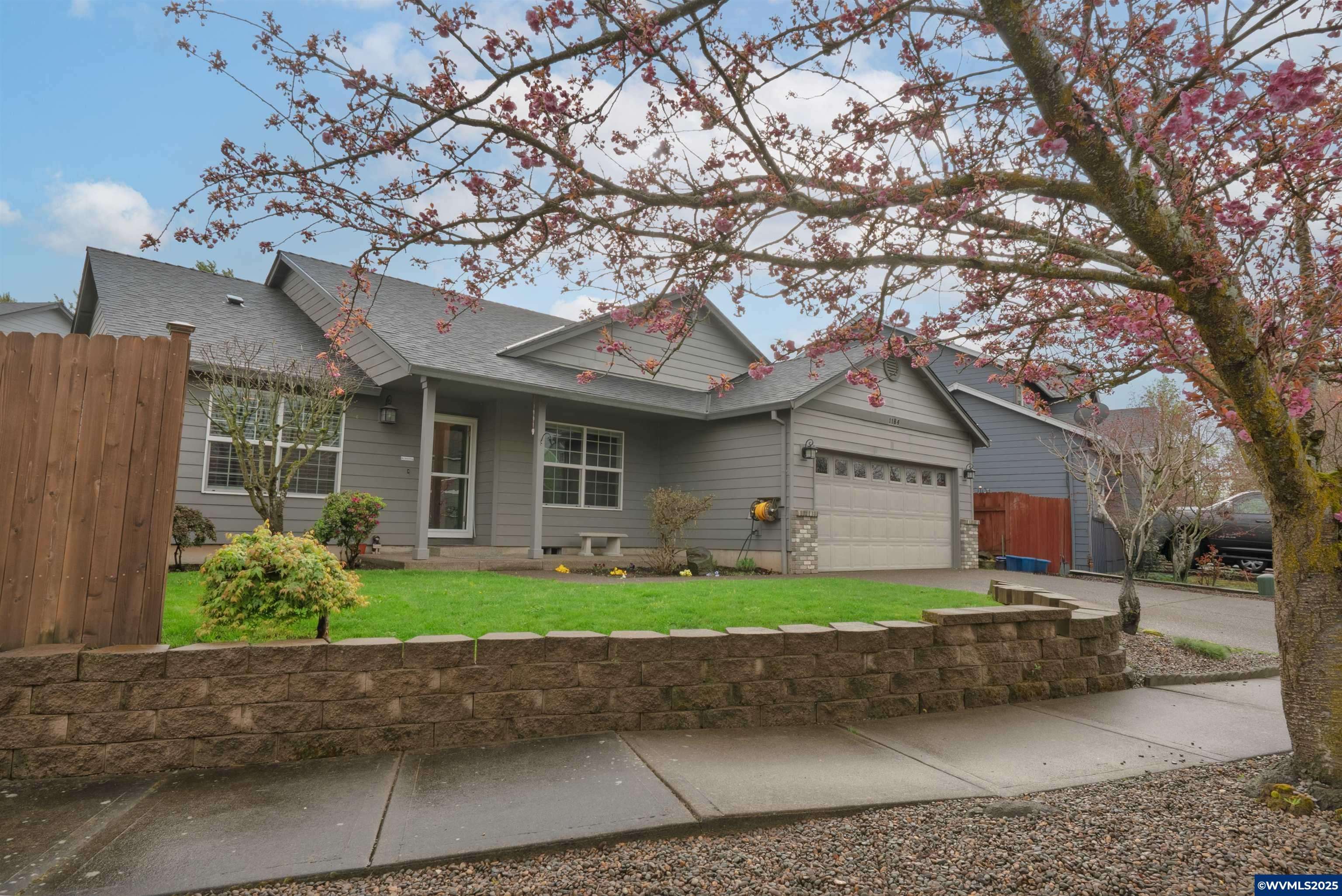 Woodburn, OR 97071,1184 Foxglove St