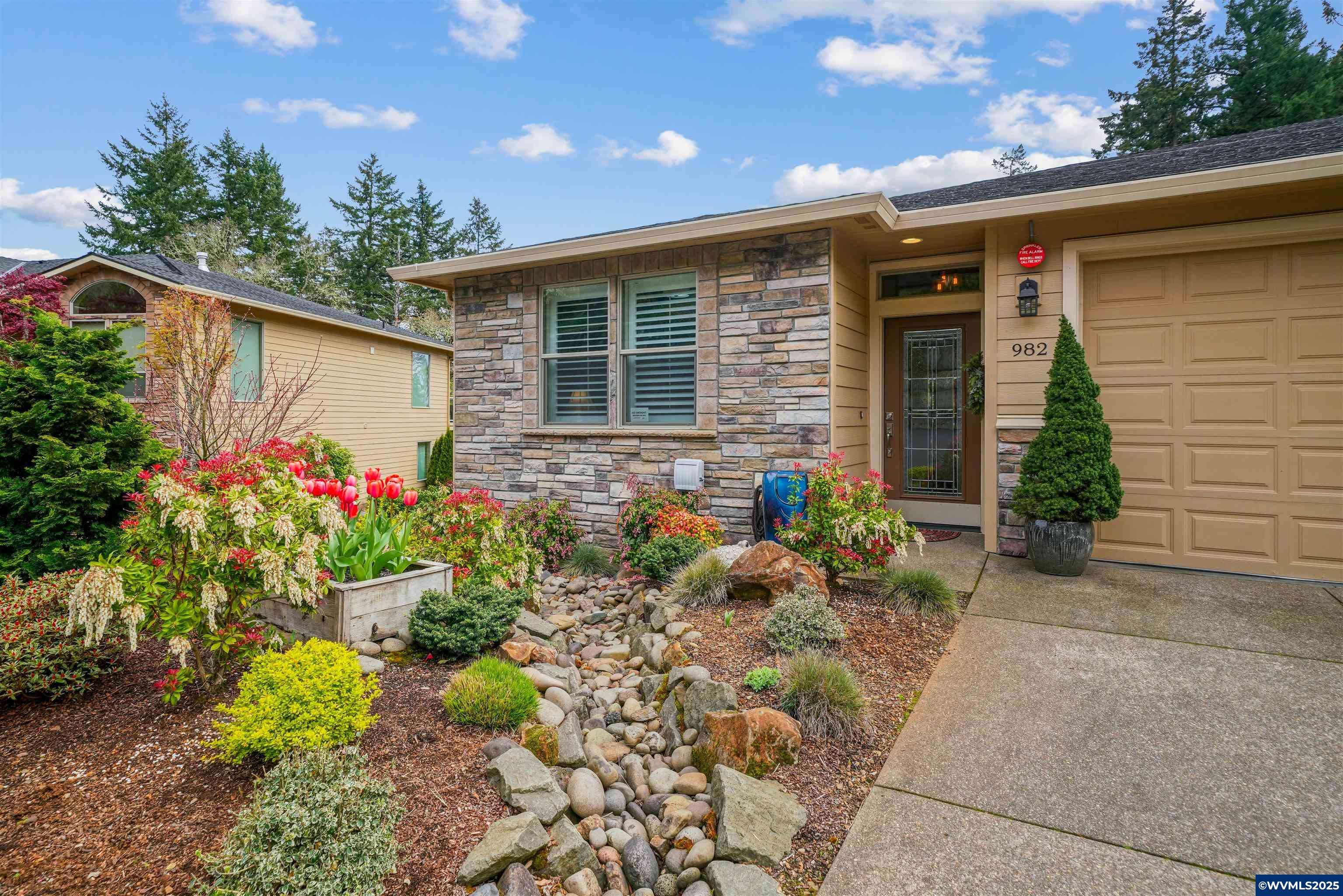Salem, OR 97306,982 Sahalee Ct SE SE