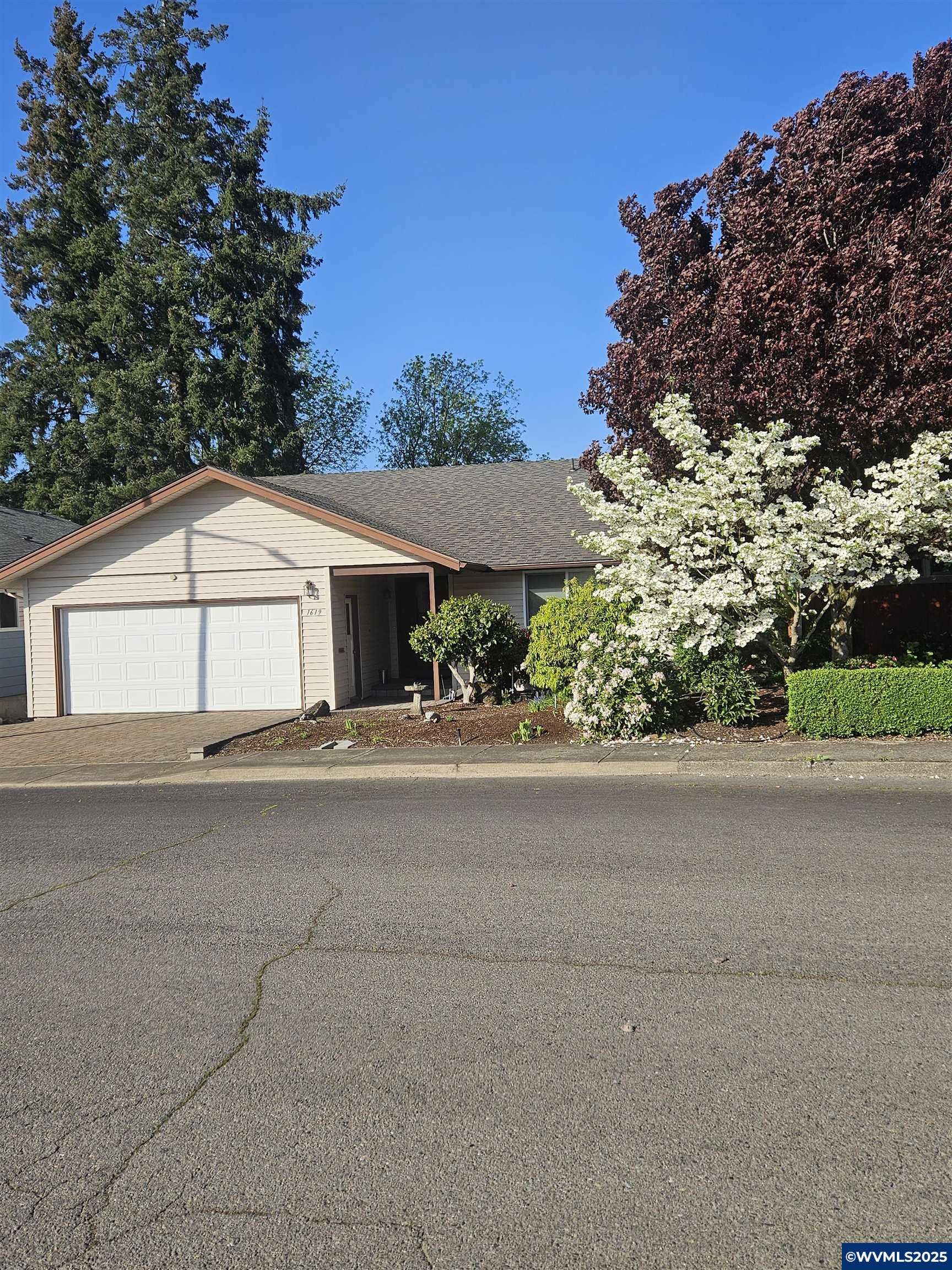 Salem, OR 97304,1619 Nut Tree Dr