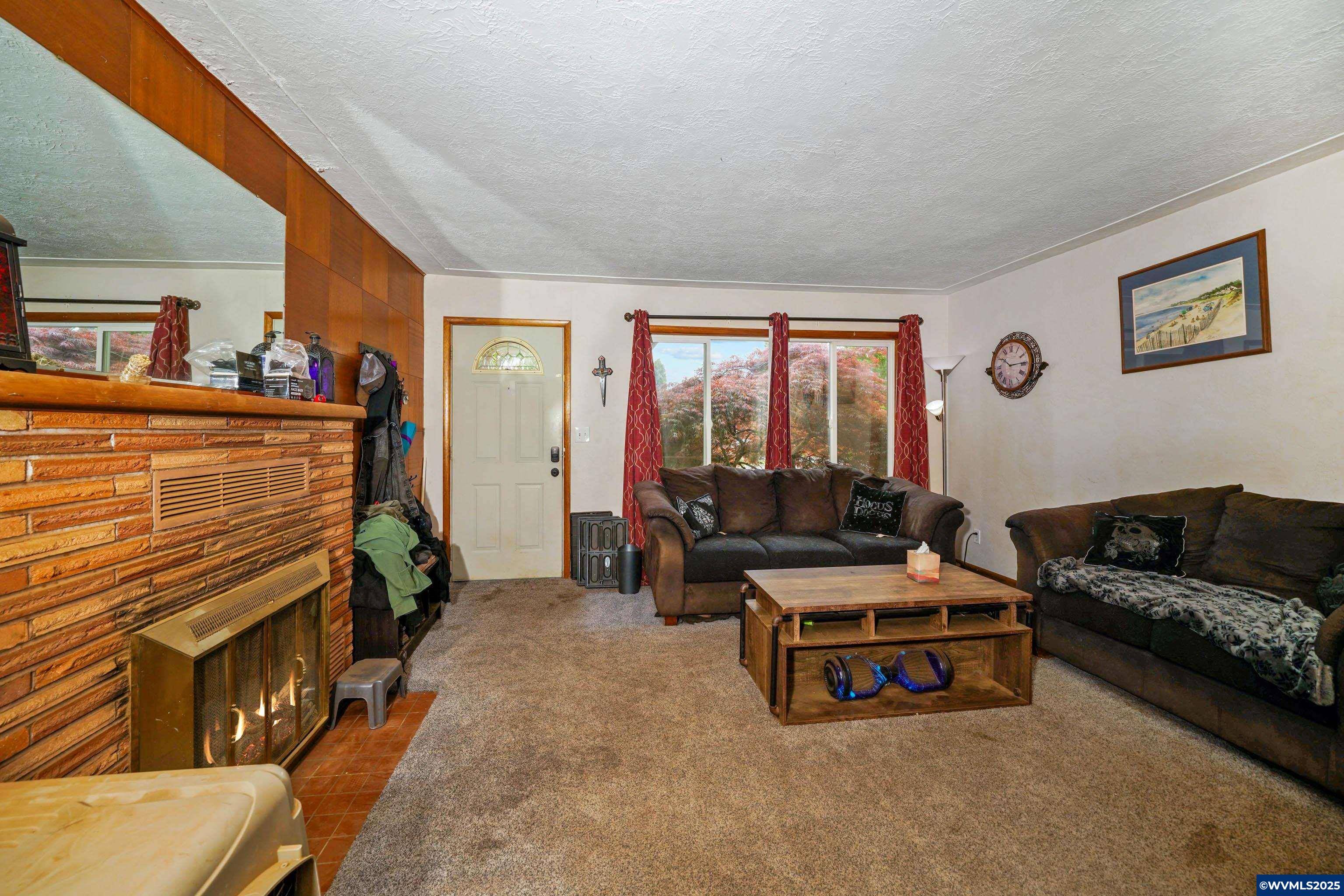 Salem, OR 97302,3955 Crestview Dr S S