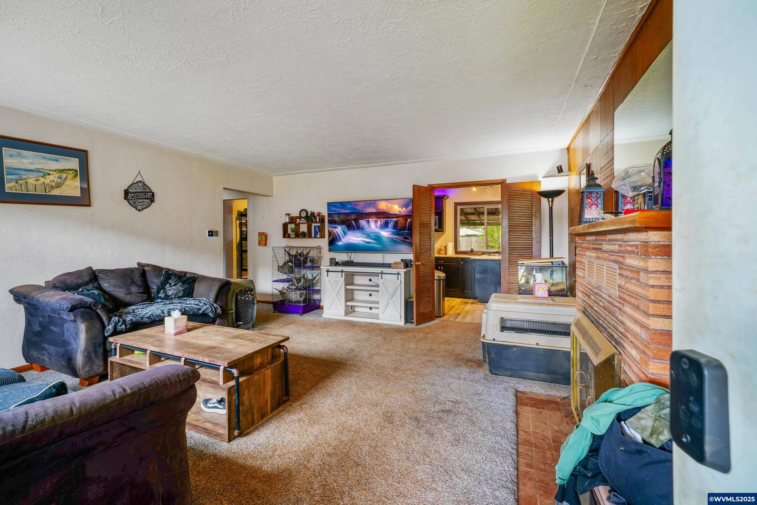 Salem, OR 97302,3955 Crestview Dr S S