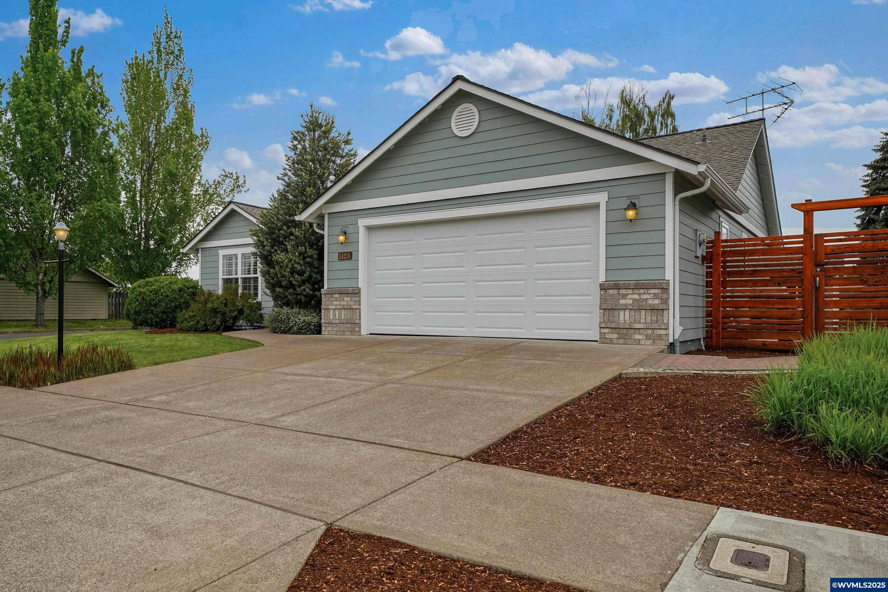Independence, OR 97351,1123 6th St