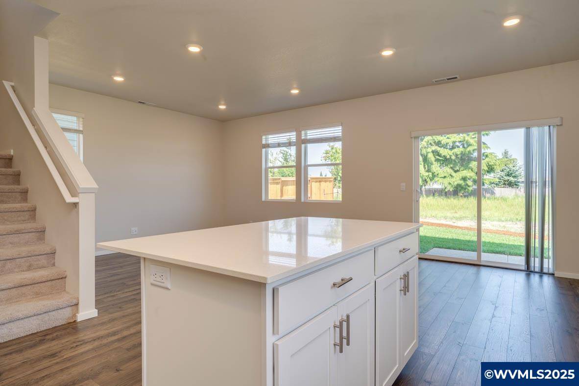Salem, OR 97301,4888 Abraham Av NE NE