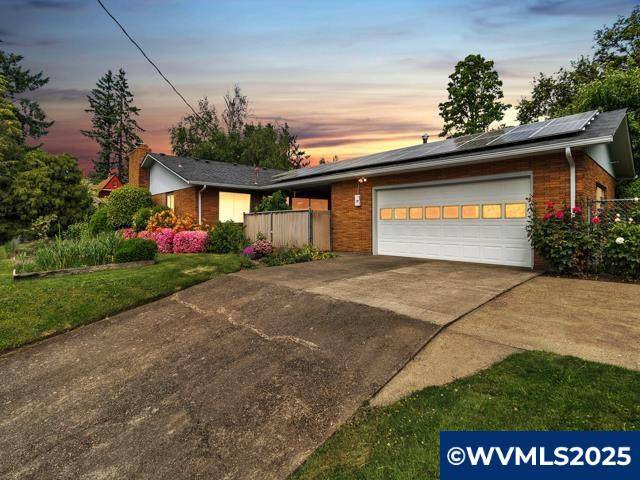 Salem, OR 97301,810 15th NE St