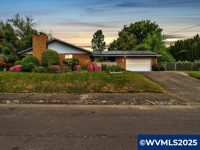 Salem, OR 97301,810 15th NE St