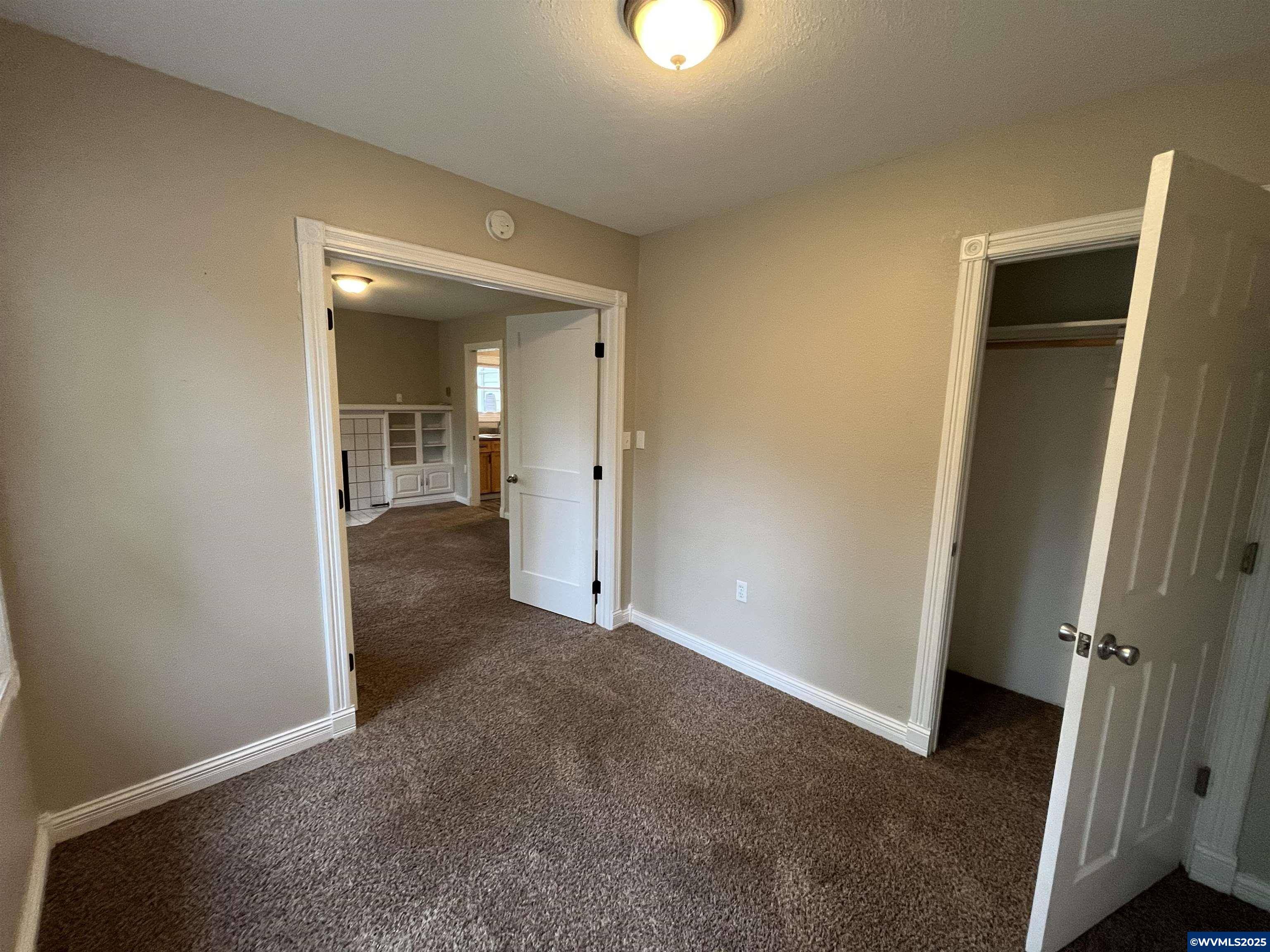 Salem, OR 97301,2070 Court St NE NE