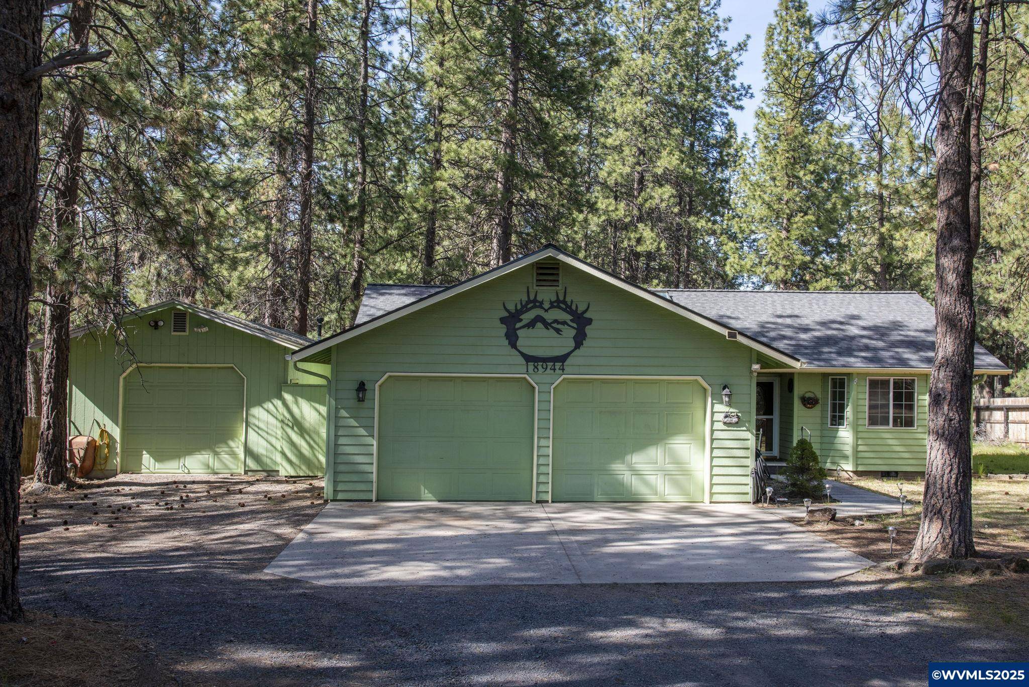 Bend, OR 97702,18944 River Woods Dr