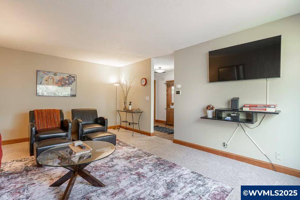 Salem, OR 97301,351 18th St NE NE