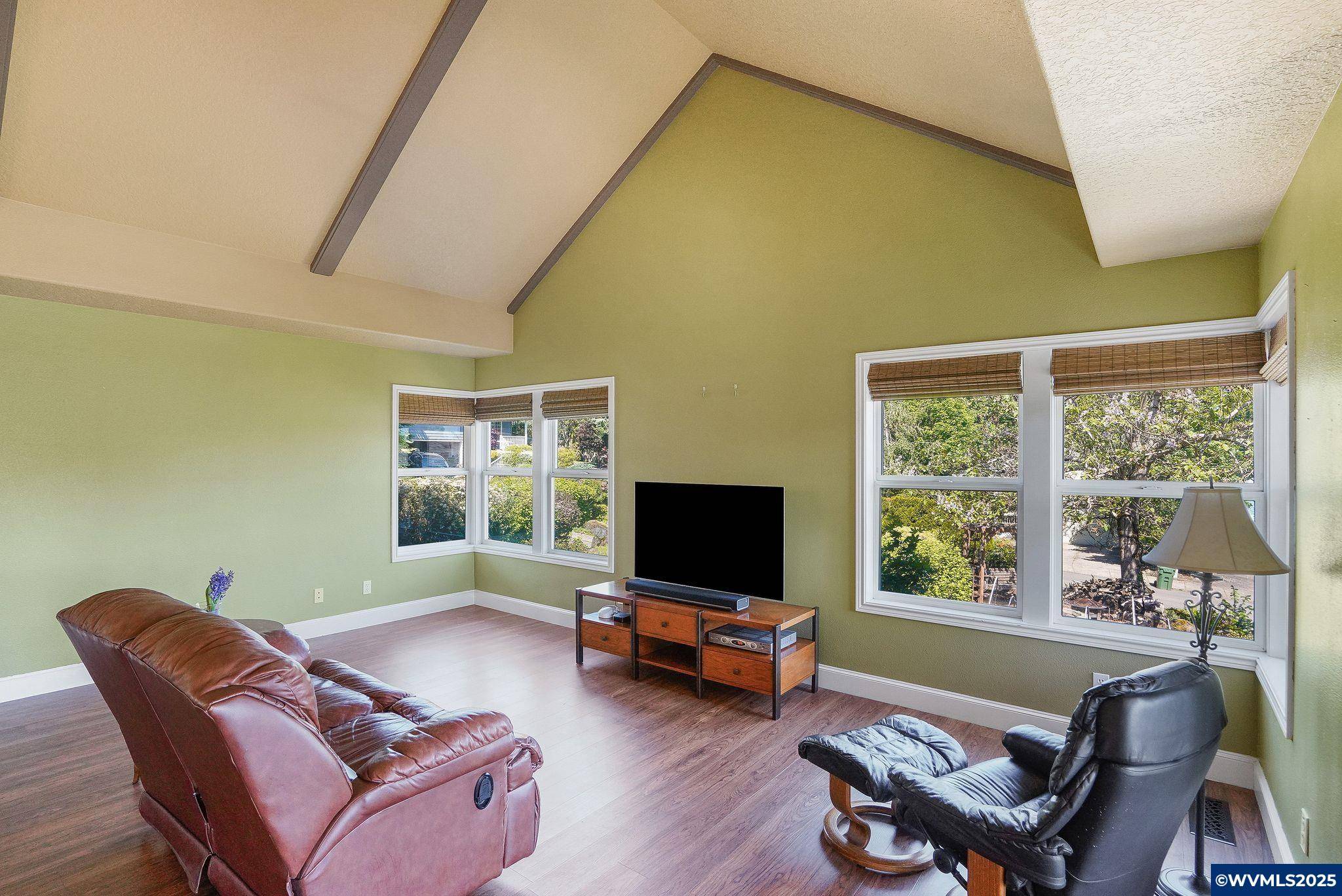 Silverton, OR 97381,80 Sweden Cir