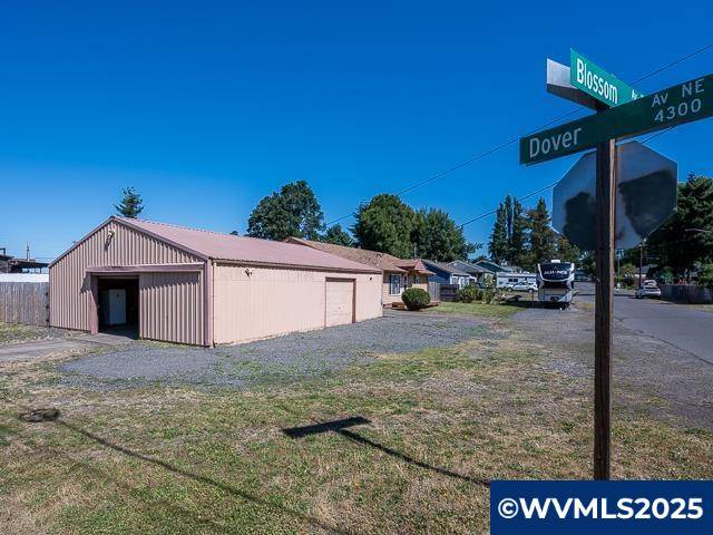 Salem, OR 97305,6911 Blossom St NE NE
