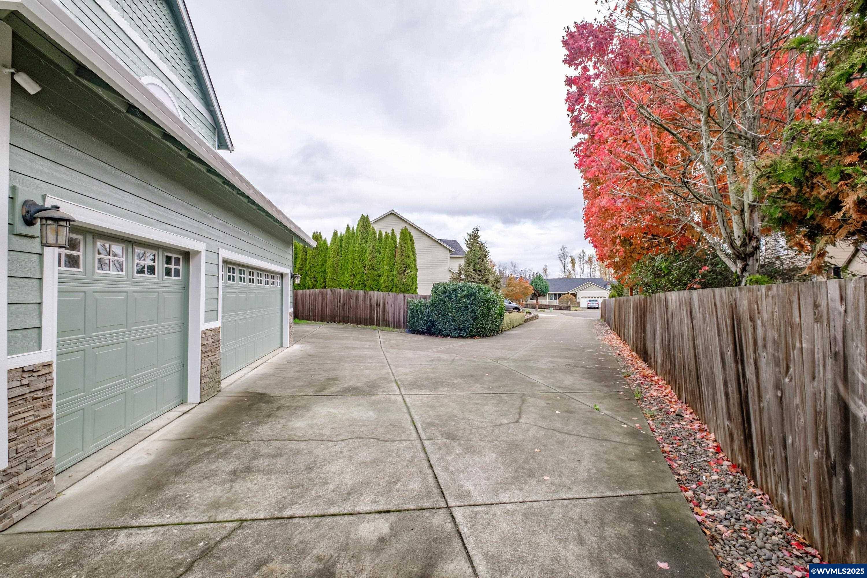 Stayton, OR 97383,870 Lupine St
