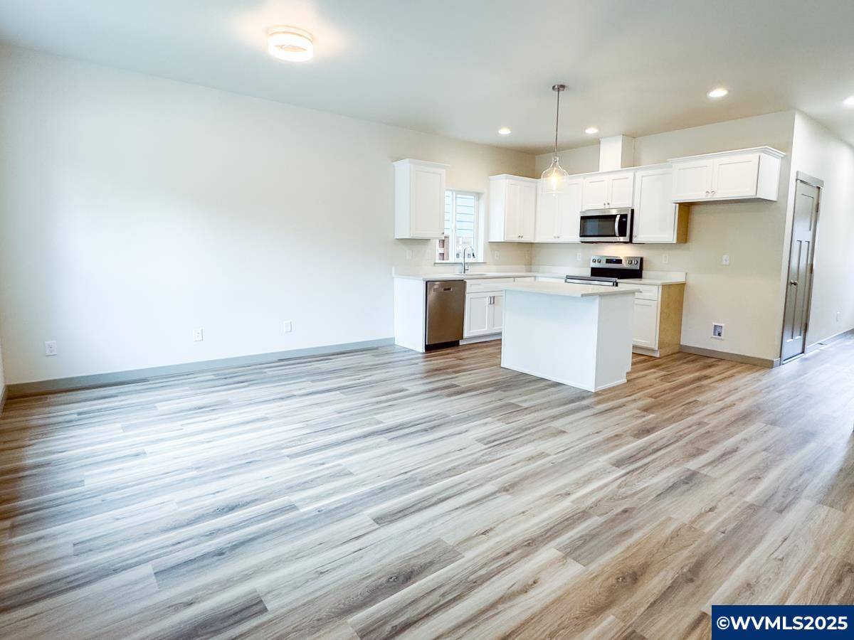 Salem, OR 97304,1170 7th St NW NW