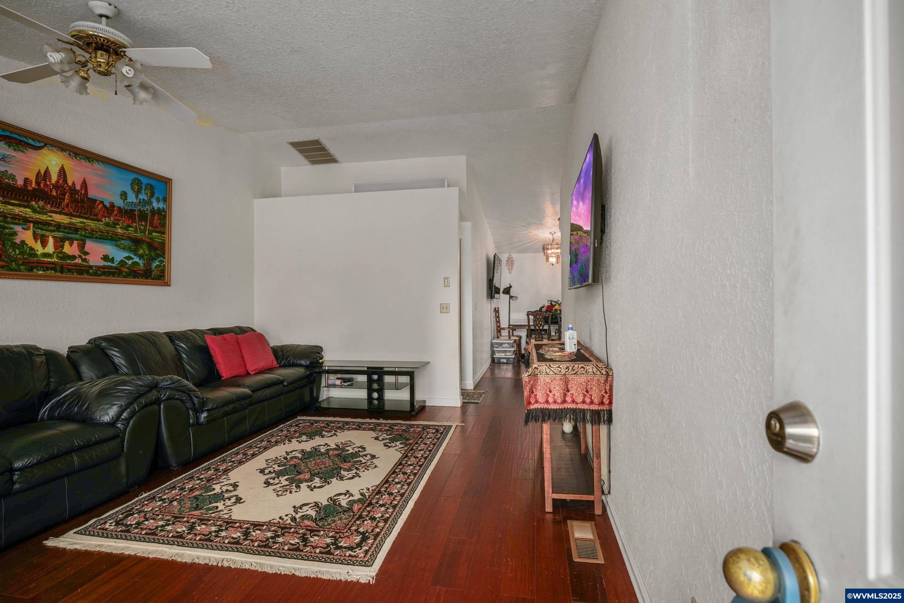 Salem, OR 97301,1526 Royalty Dr NE