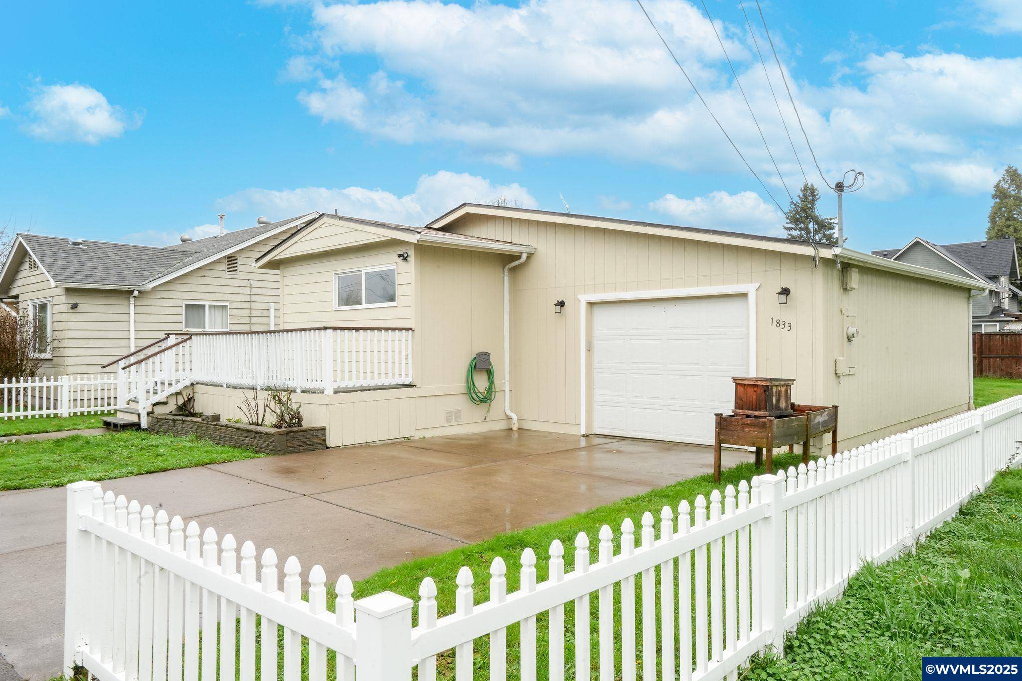 Albany, OR 97321-4667,1833 2nd Av SE SE