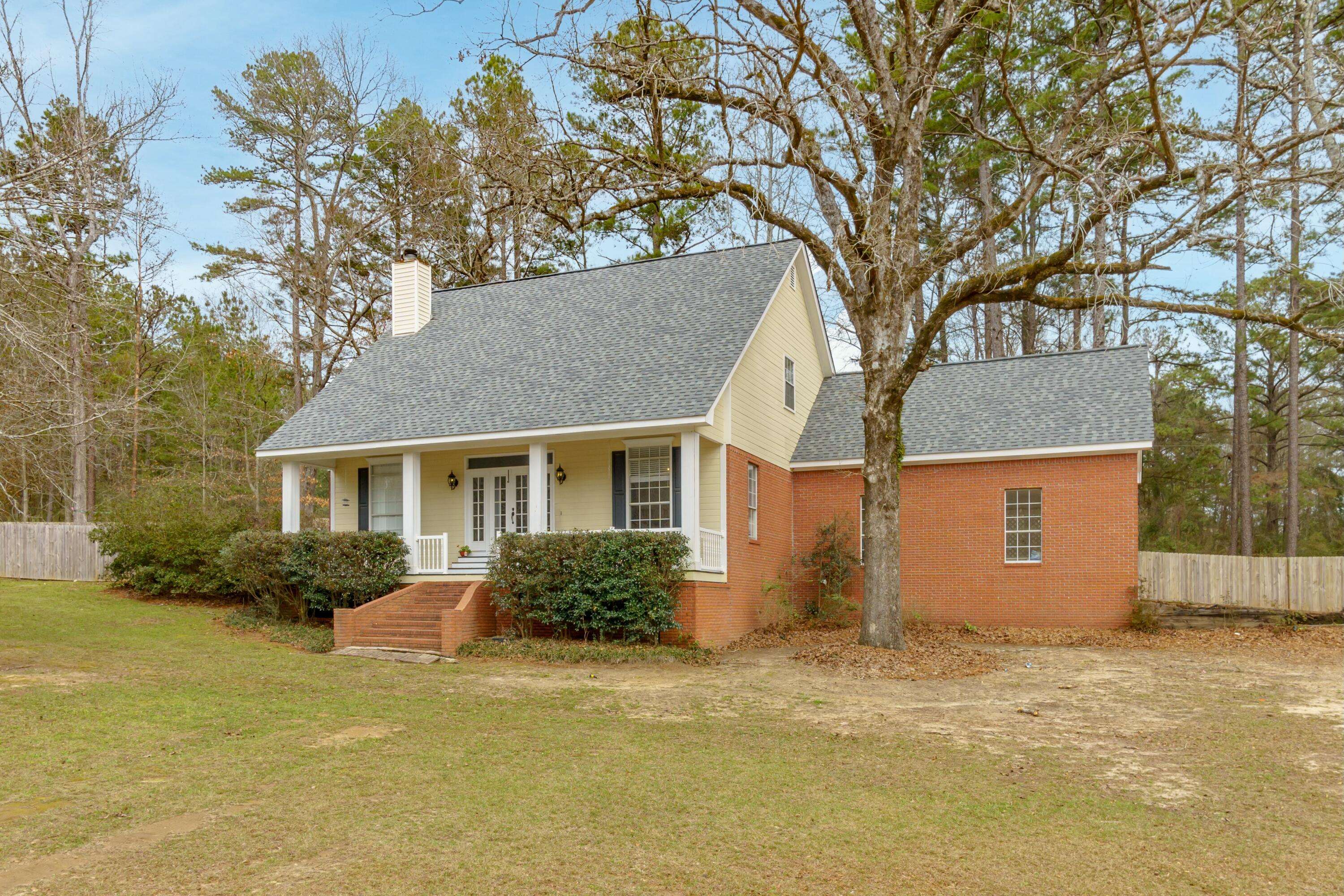 Hattiesburg, MS 39402,8 St Charles Ave.