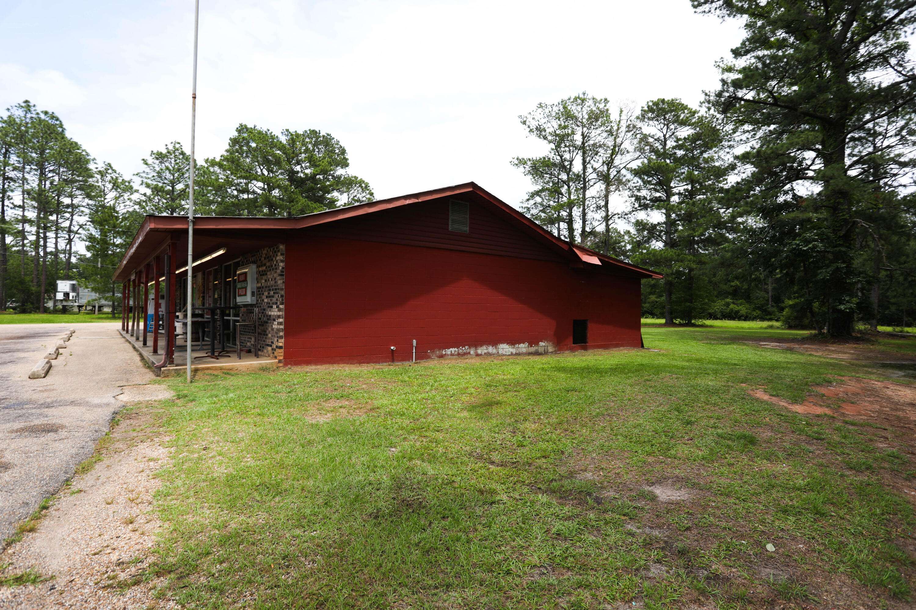 Hattiesburg, MS 39401,1242 Elks Lake Rd.