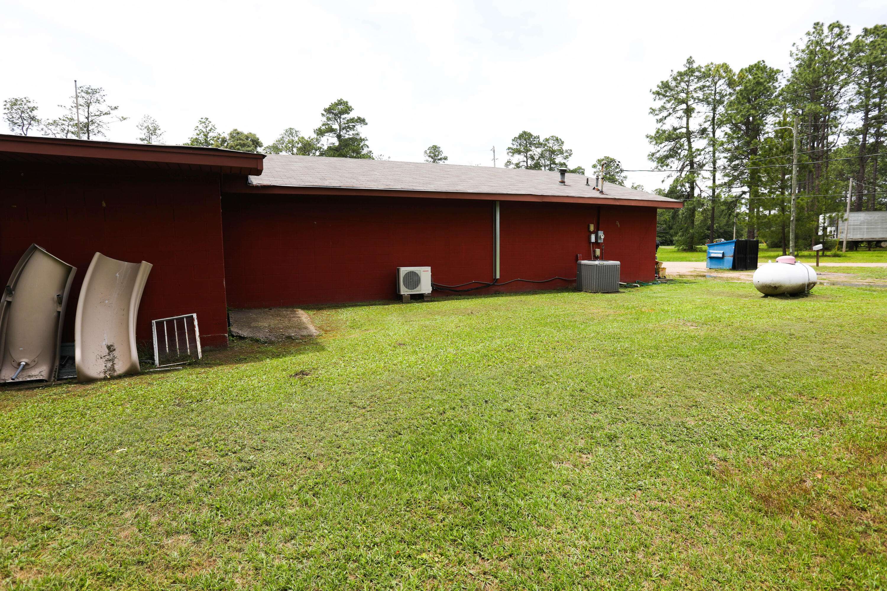 Hattiesburg, MS 39401,1242 Elks Lake Rd.