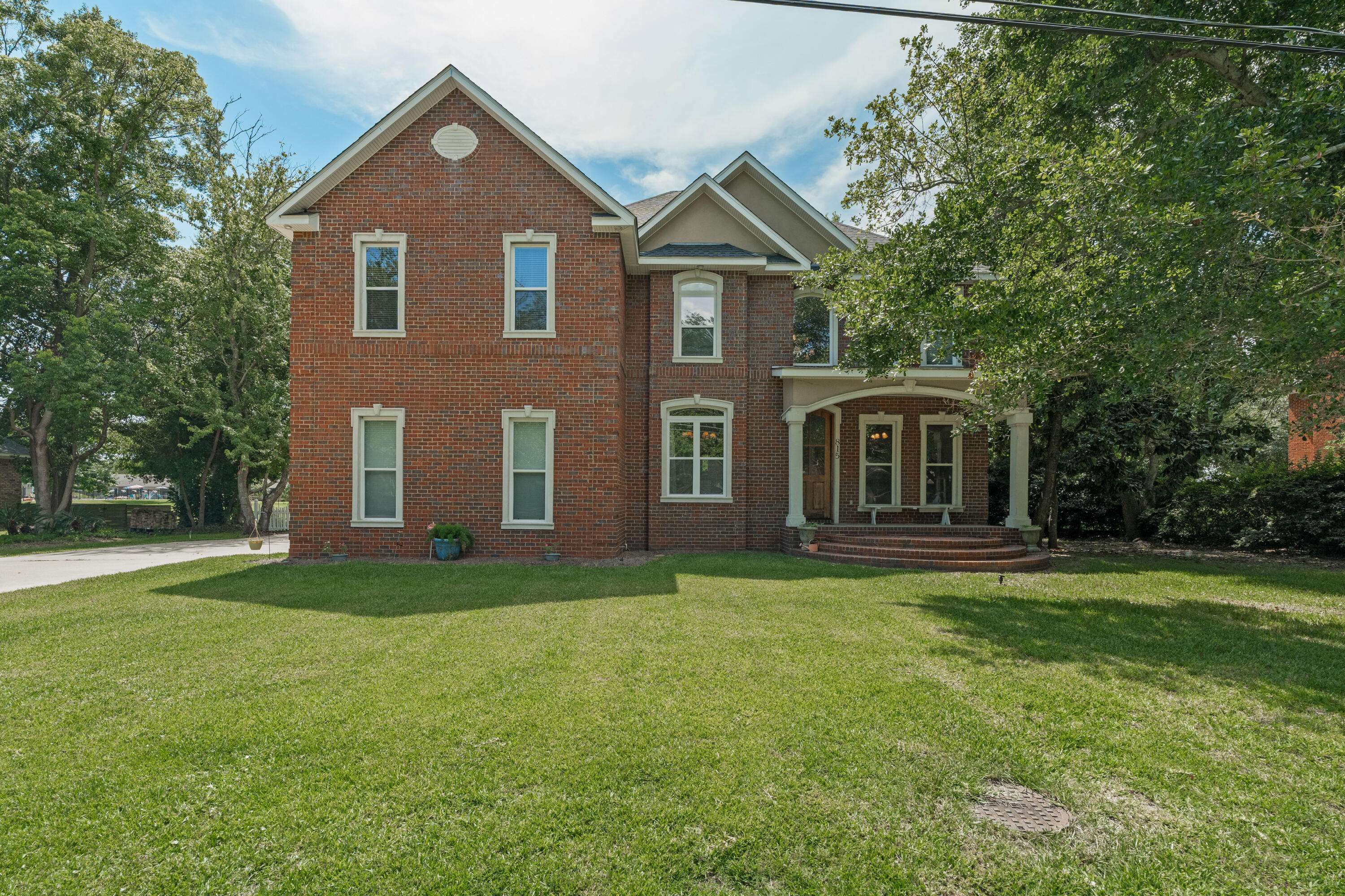 Pascagoula, MS 39567,815 Warren St.