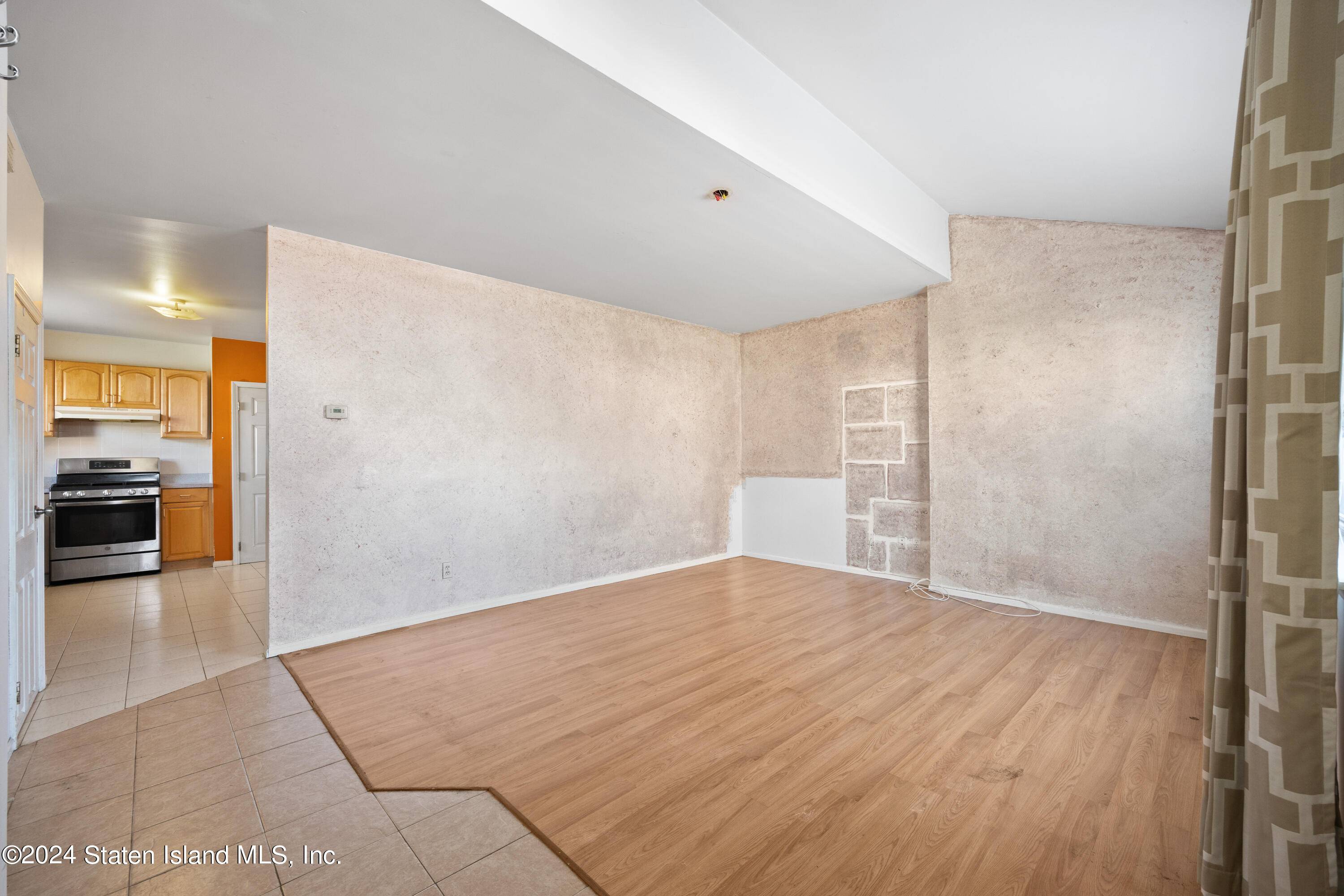 Staten Island, NY 10305,44-46 Olympia BLVD