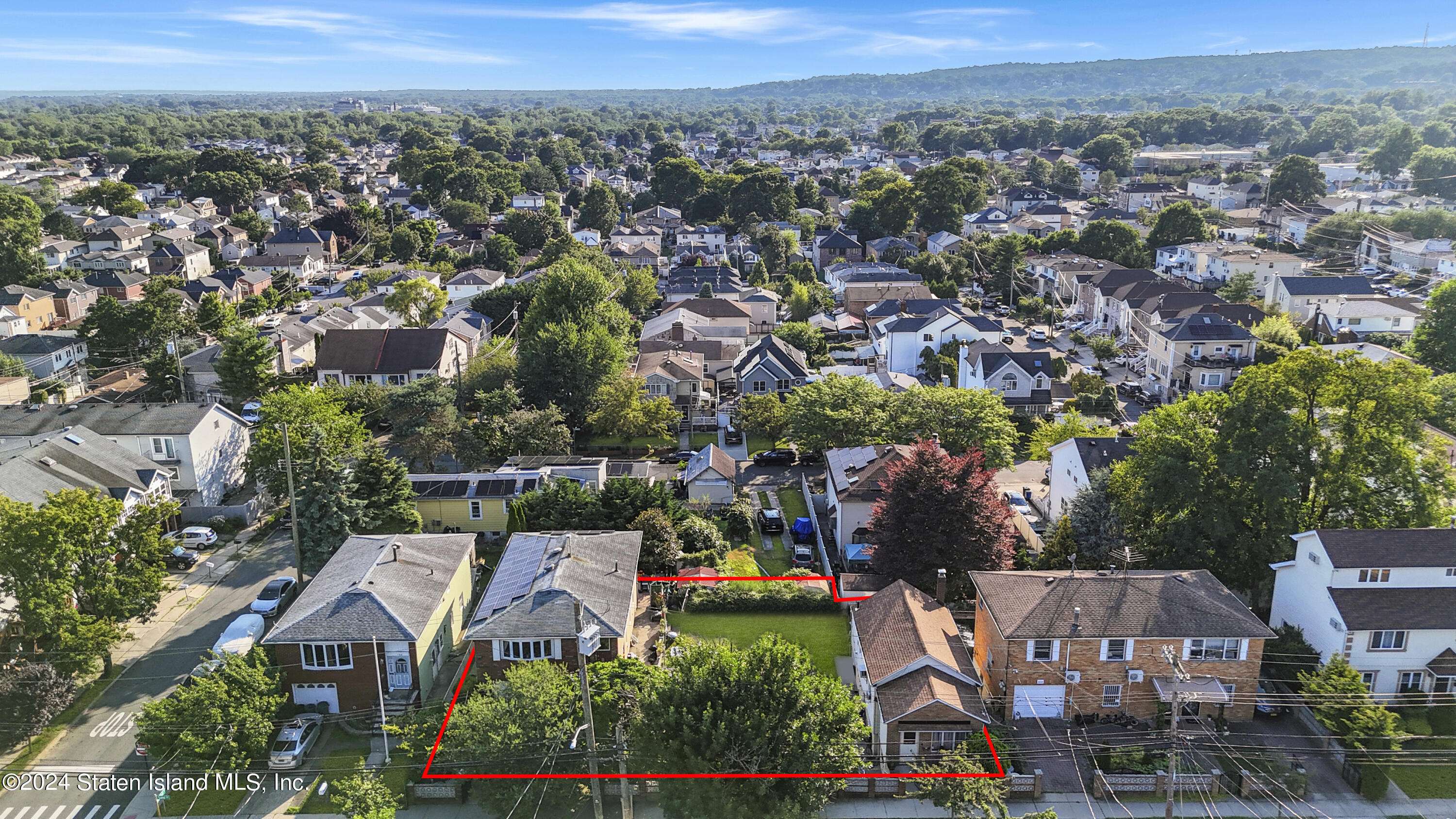 Staten Island, NY 10305,154 Sand LN