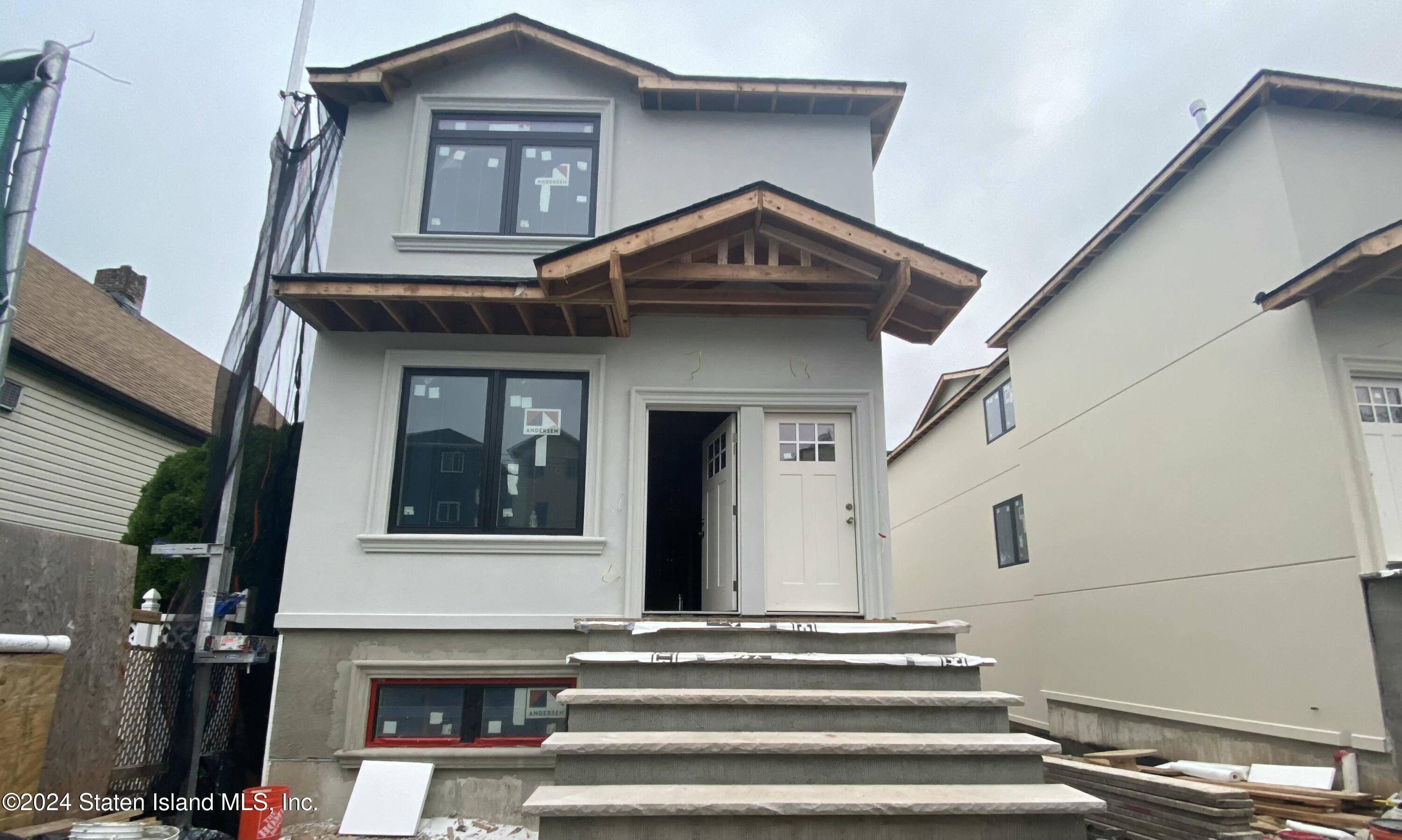 Staten Island, NY 10305,18 Brown PL