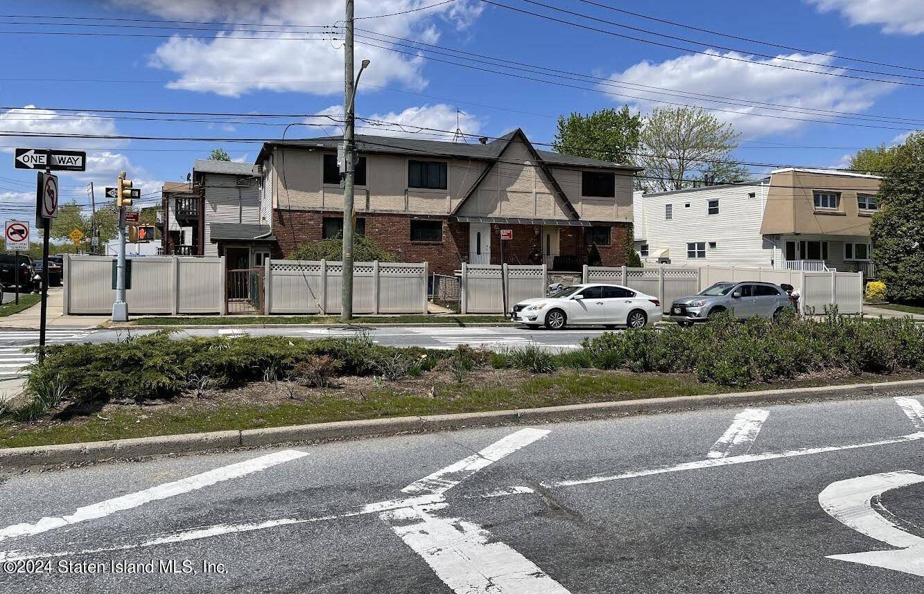 Staten Island, NY 10314,185 Lamberts LN