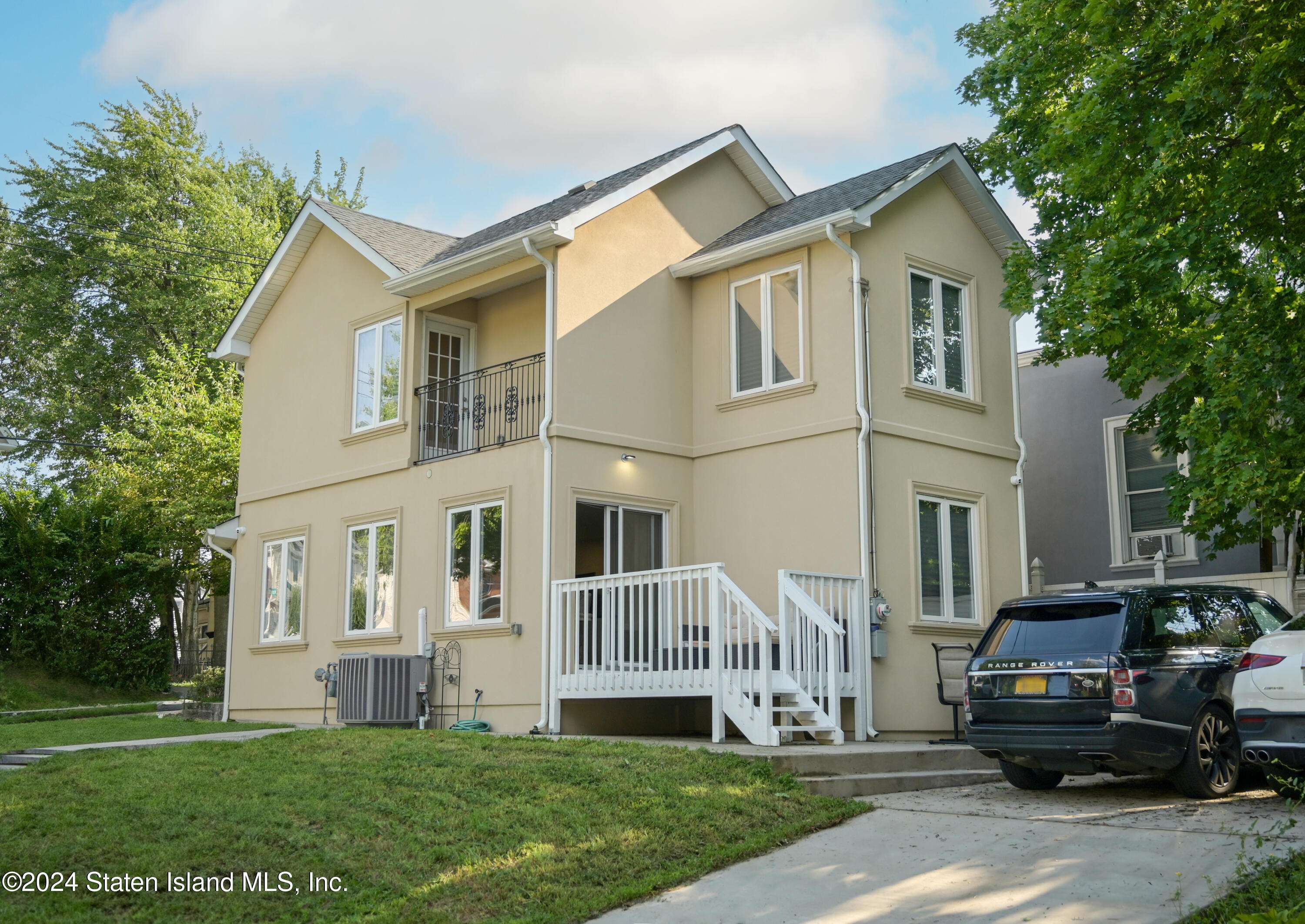 Staten Island, NY 10305,845 W Fingerboard RD