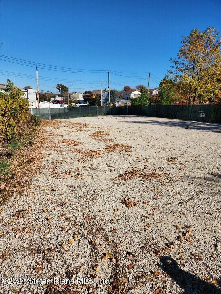 Staten Island, NY 10312,229 Mosely AVE