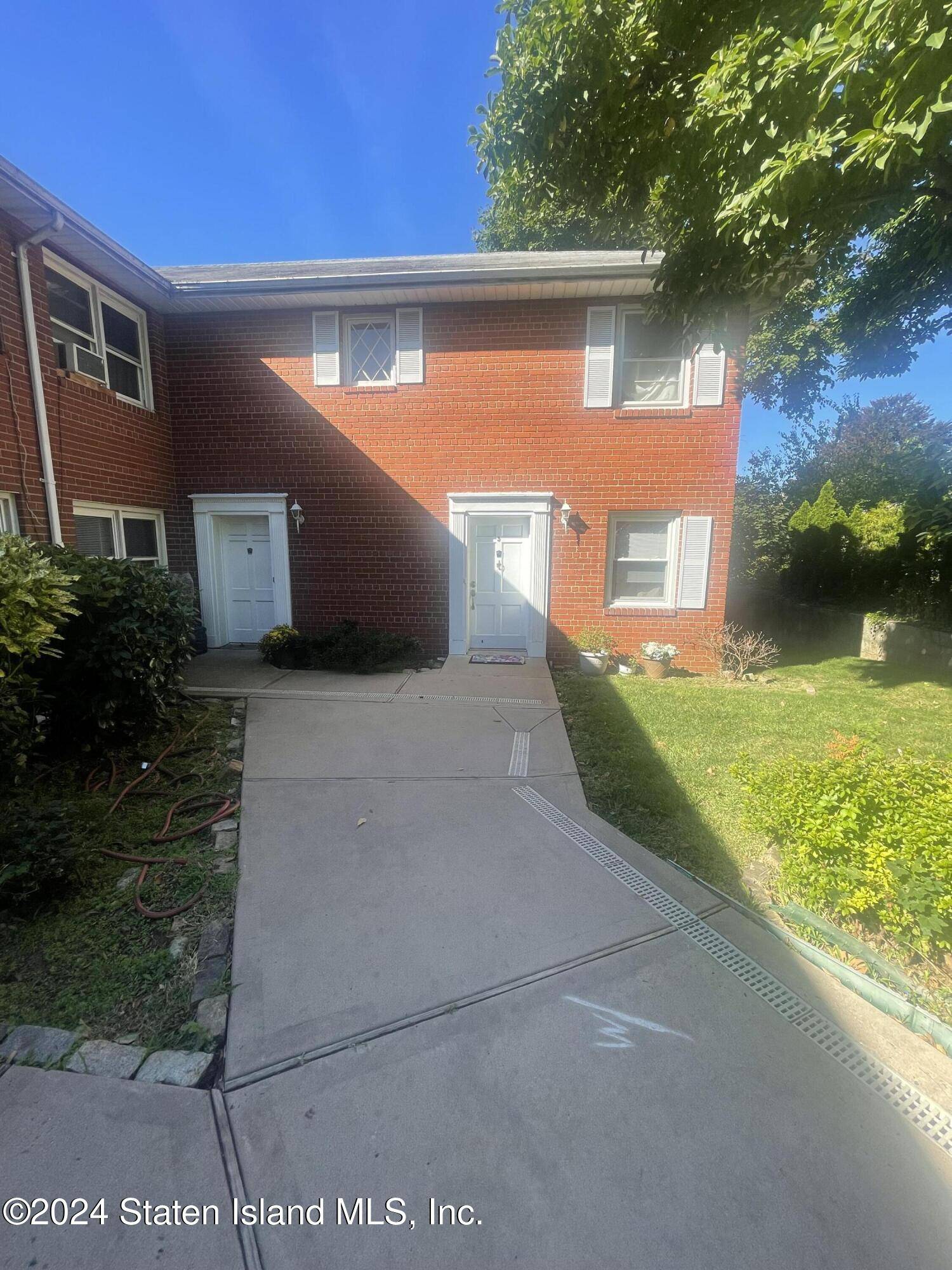 Staten Island, NY 10304,392 Flagg PL