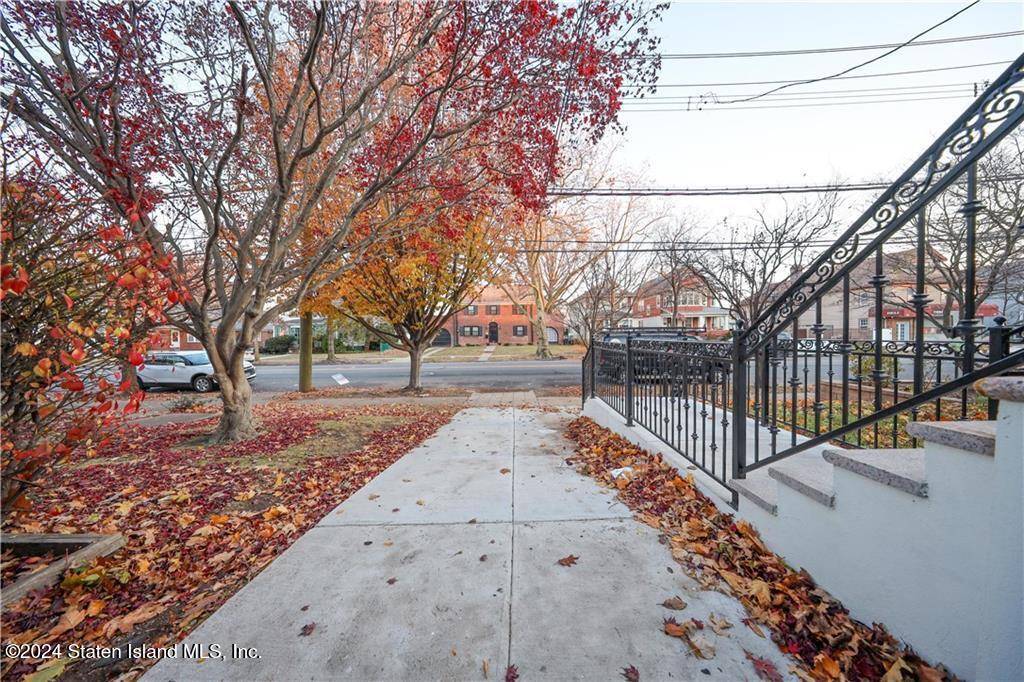 Staten Island, NY 10302,154 Decker AVE
