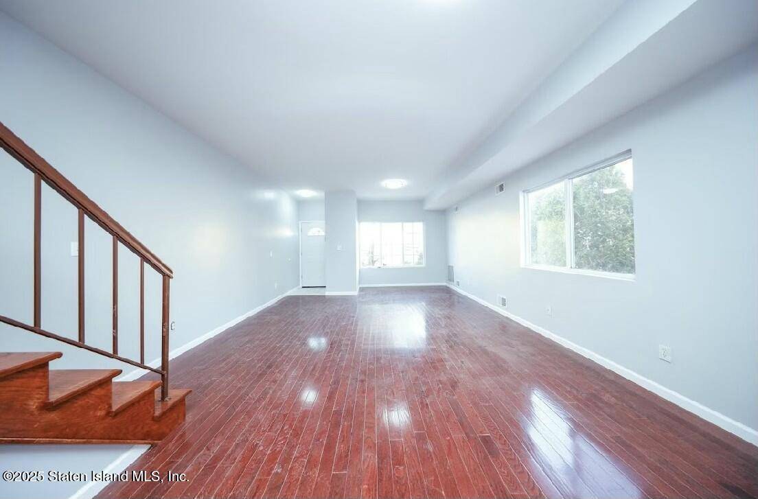 Staten Island, NY 10306,52 Willow LN