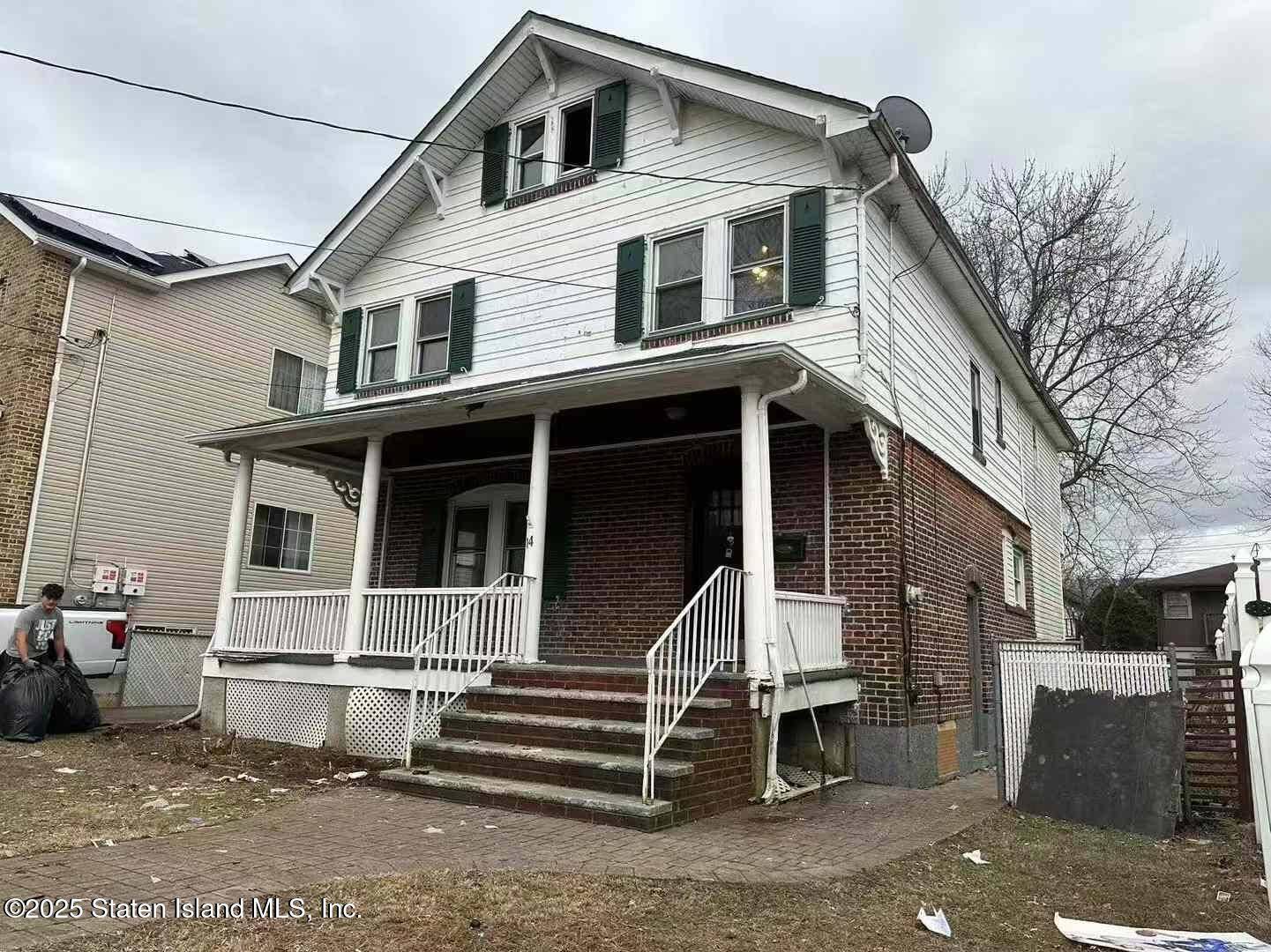 Staten Island, NY 10306,14 Holly PL