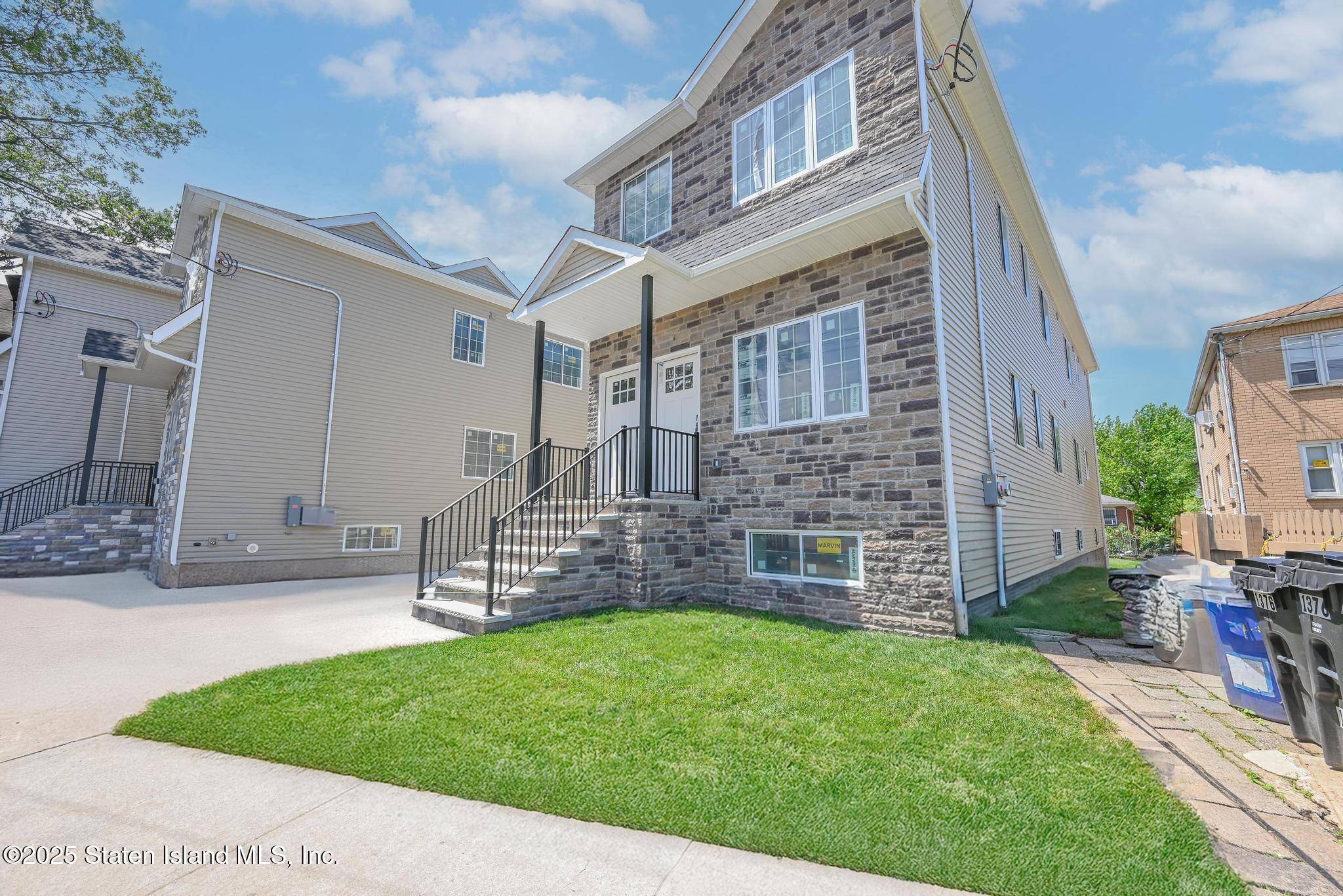Staten Island, NY 10301,1380 Clove RD