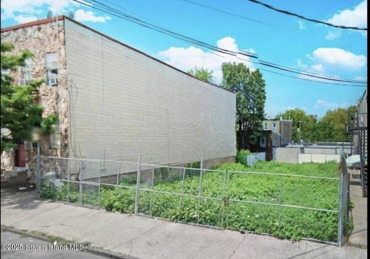 Staten Island, NY 10304,77 Thompson ST