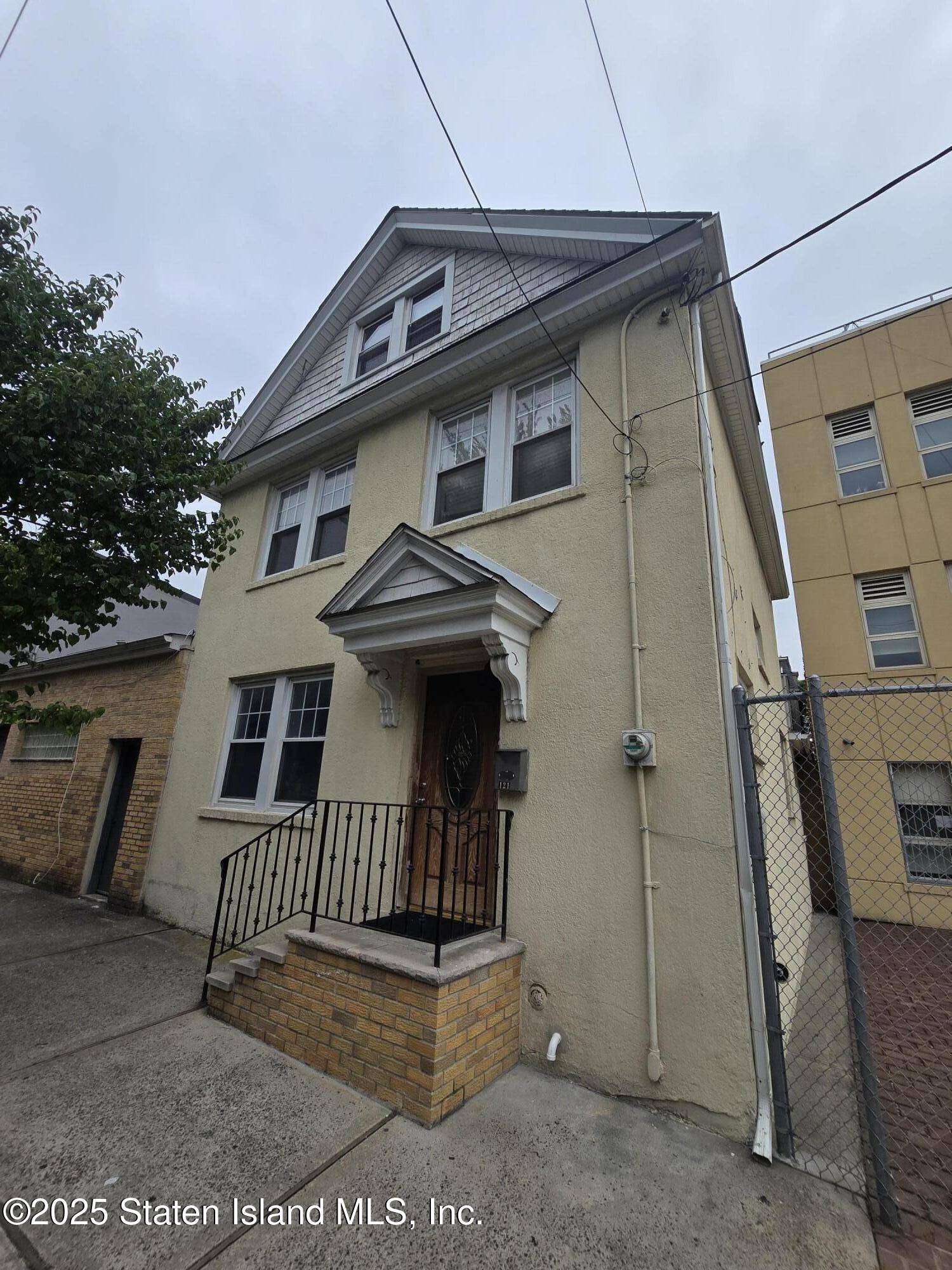 Staten Island, NY 10301,119 -121 Montgomery AVE
