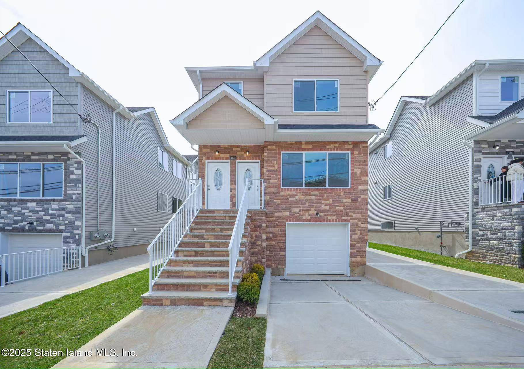 Staten Island, NY 10304,144 Beach ST