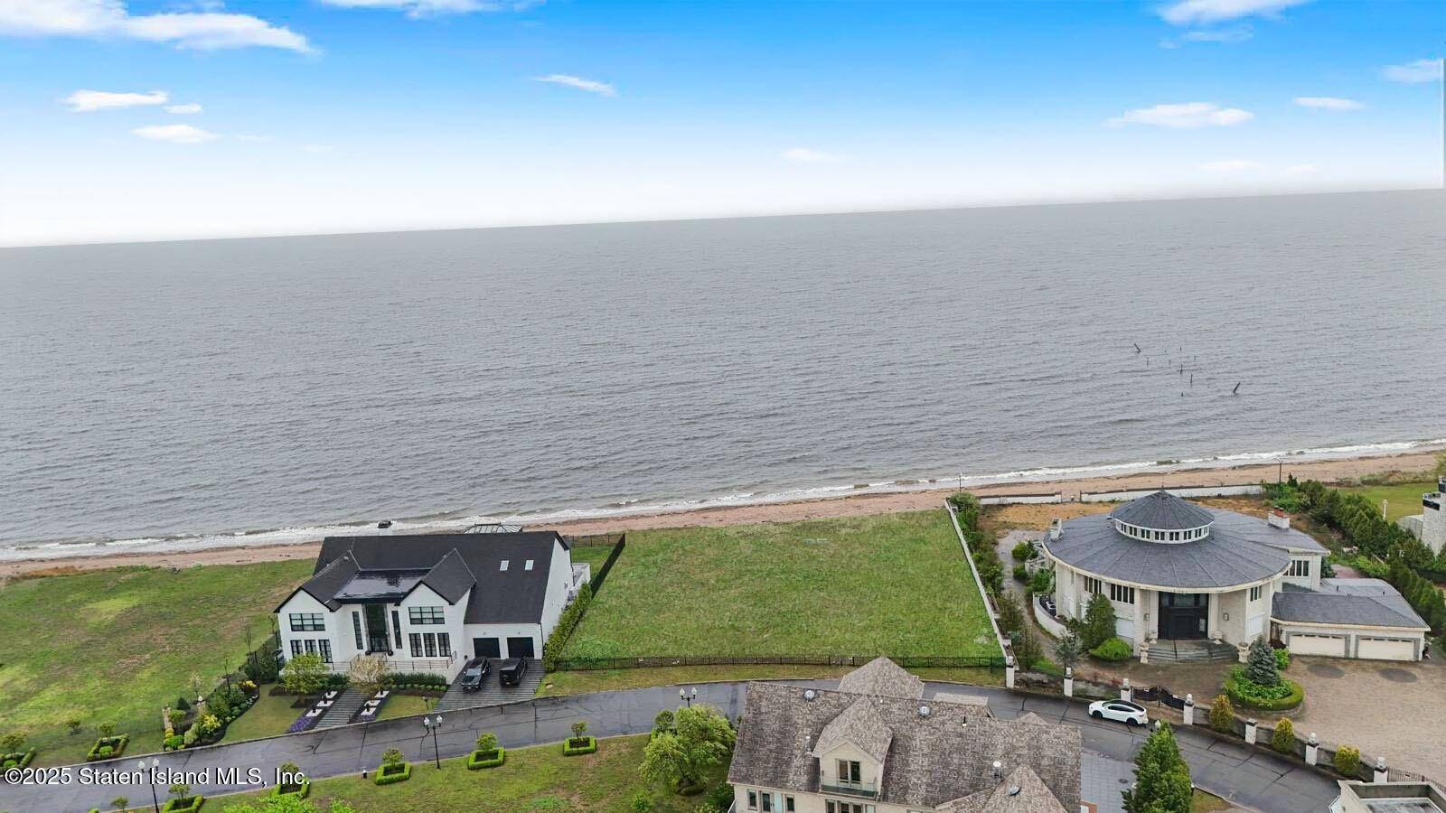Staten Island, NY 10312,140 Nicolosi DR