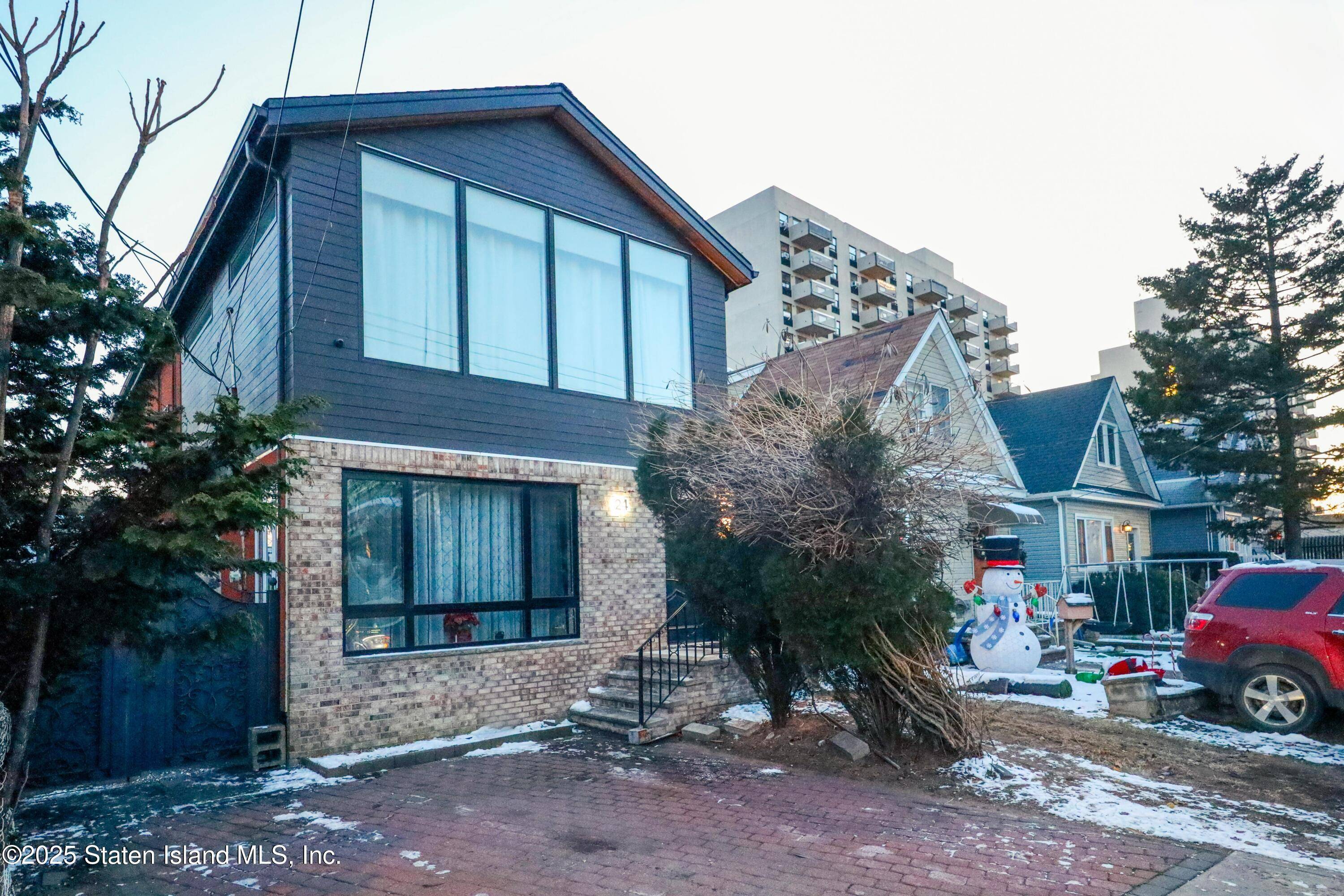 Staten Island, NY 10303,24 Martineau ST