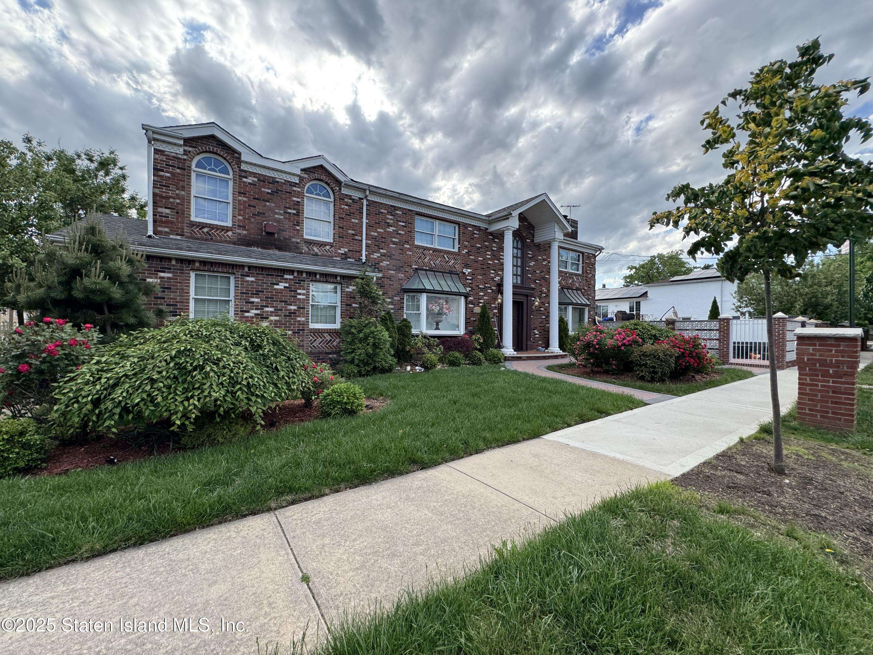 Staten Island, NY 10312,728 Huguenot AVE