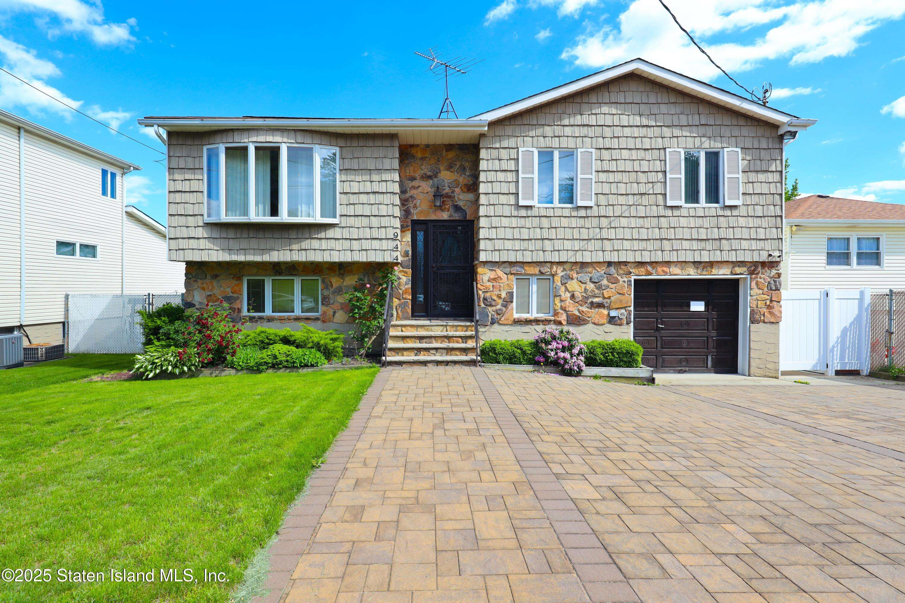 Staten Island, NY 10312,944 Woodrow RD