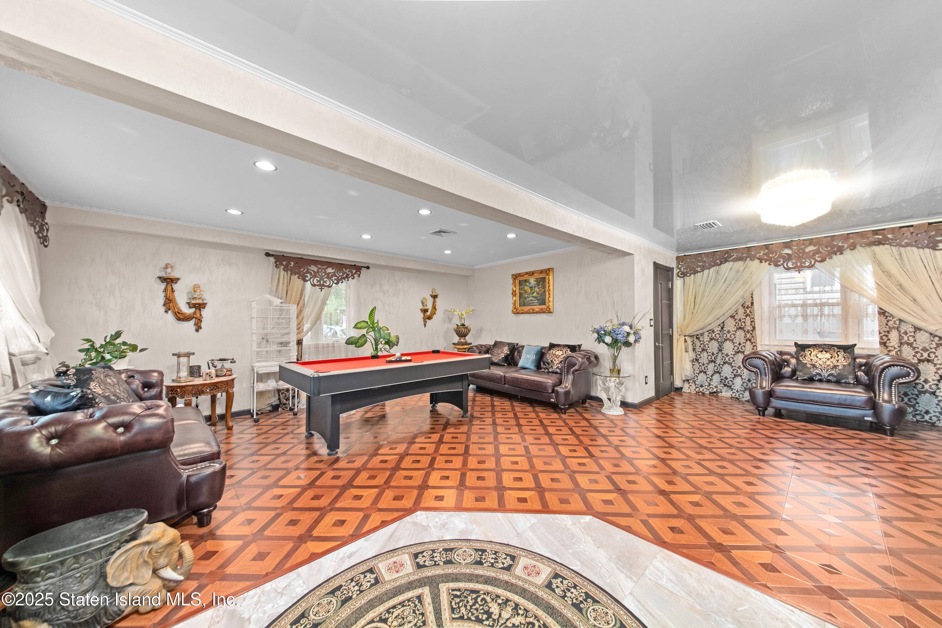 Staten Island, NY 10305,32 Henry PL