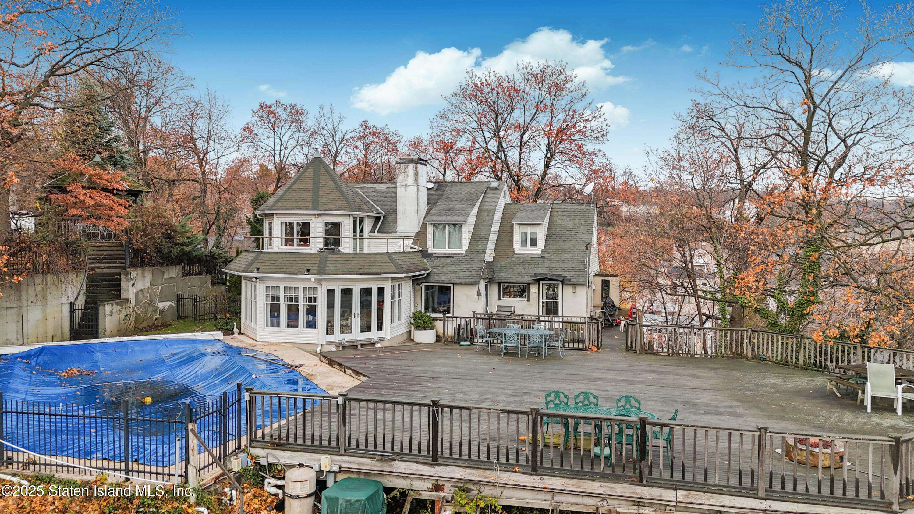 Staten Island, NY 10304,45 East Loop RD