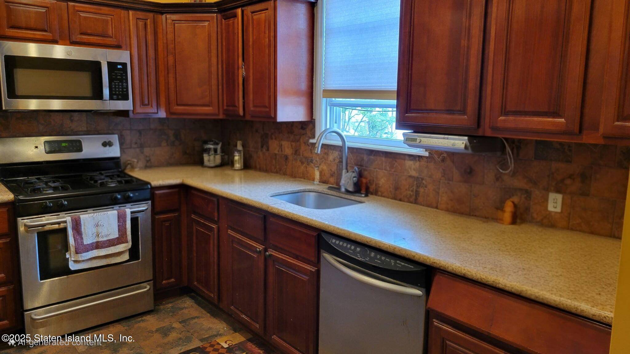 Staten Island, NY 10301,293 Lafayette AVE