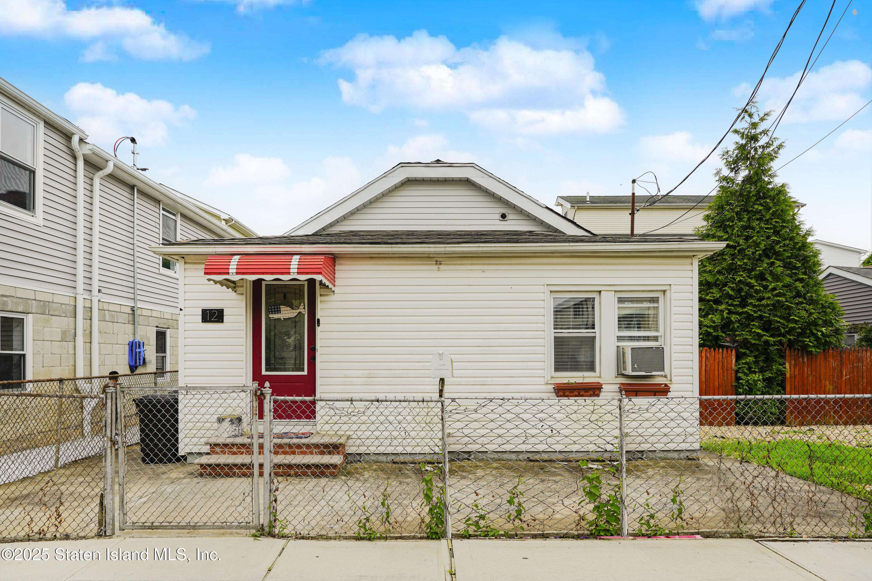 Staten Island, NY 10306,12 Milbank RD