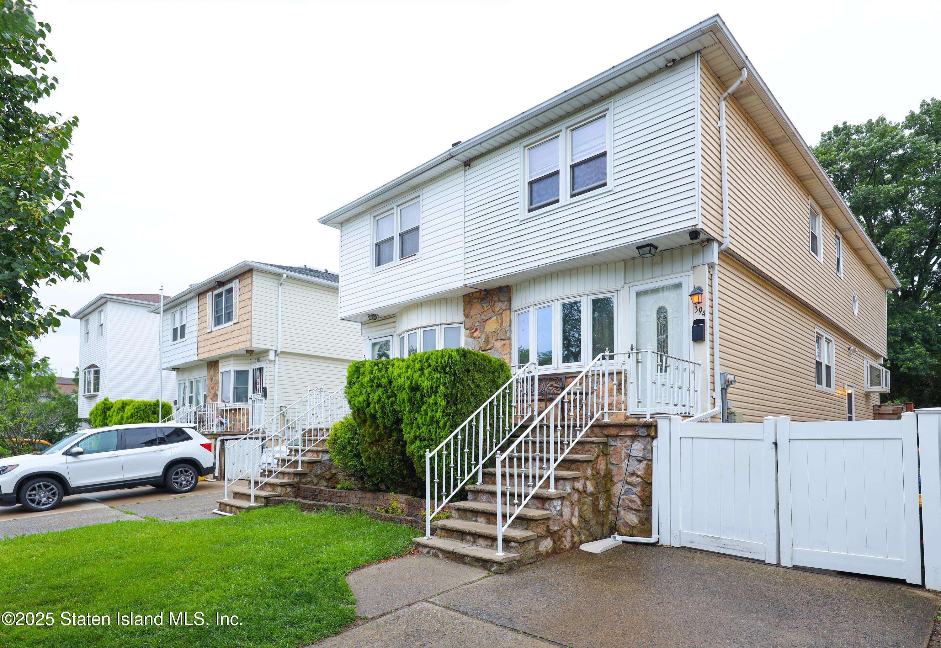 Staten Island, NY 10306,394 Stobe AVE