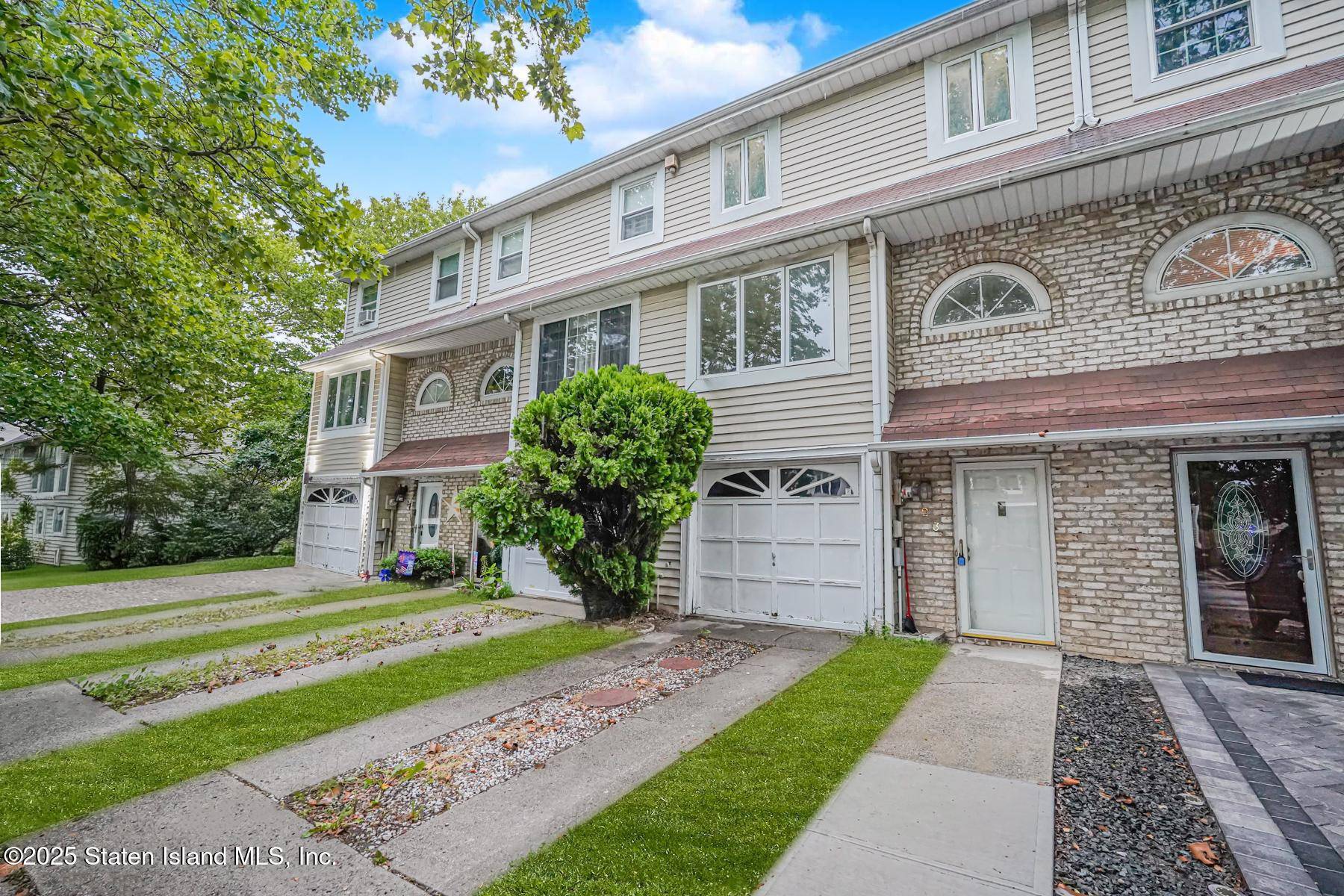 Staten Island, NY 10314,23 Caswell LN