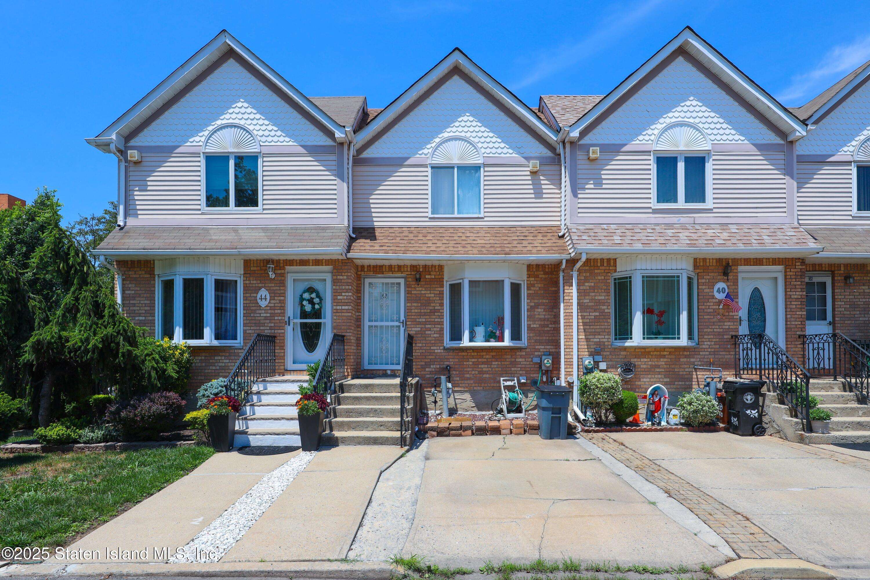Staten Island, NY 10314,42 Westport LN