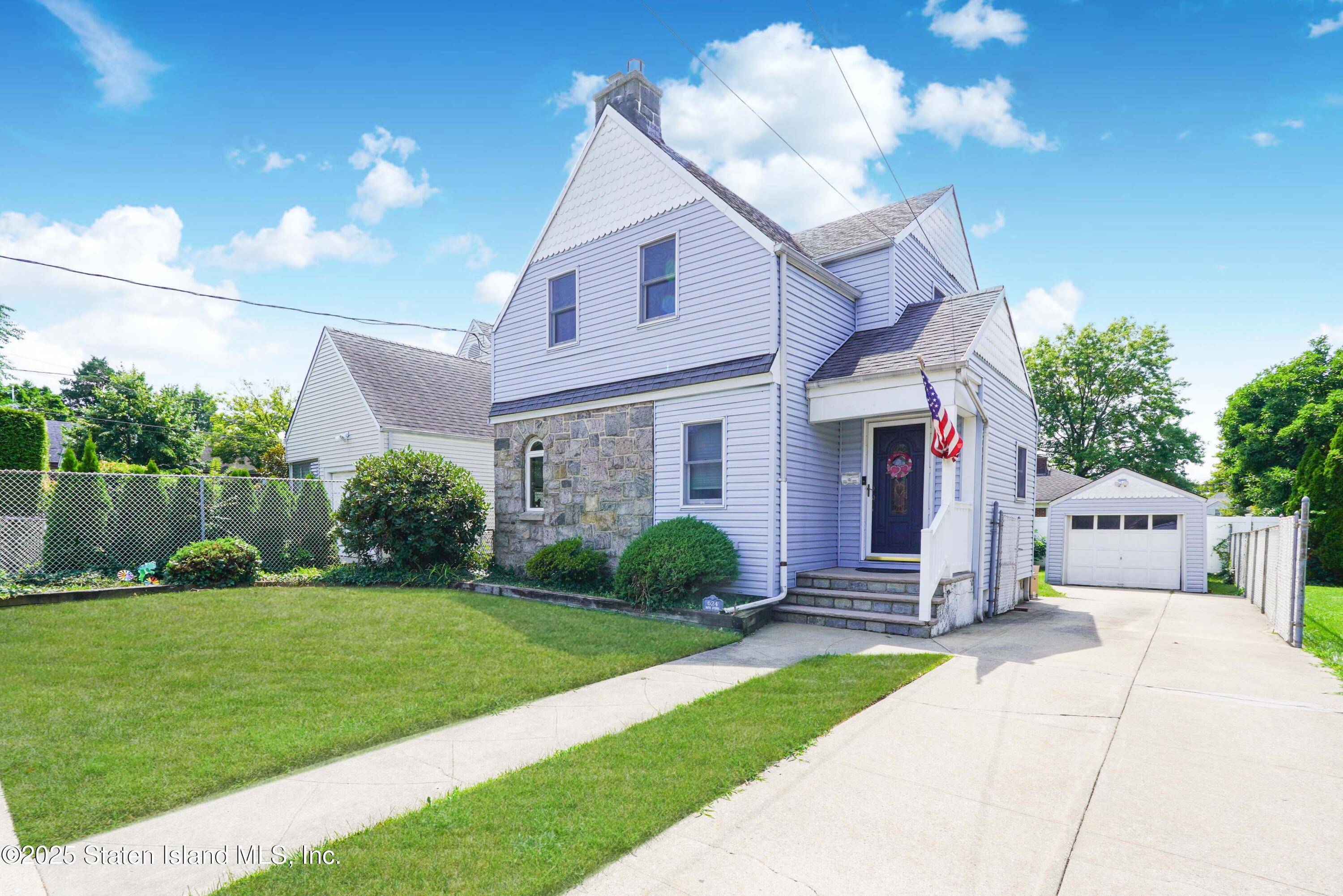 Staten Island, NY 10310,624 Davis AVE