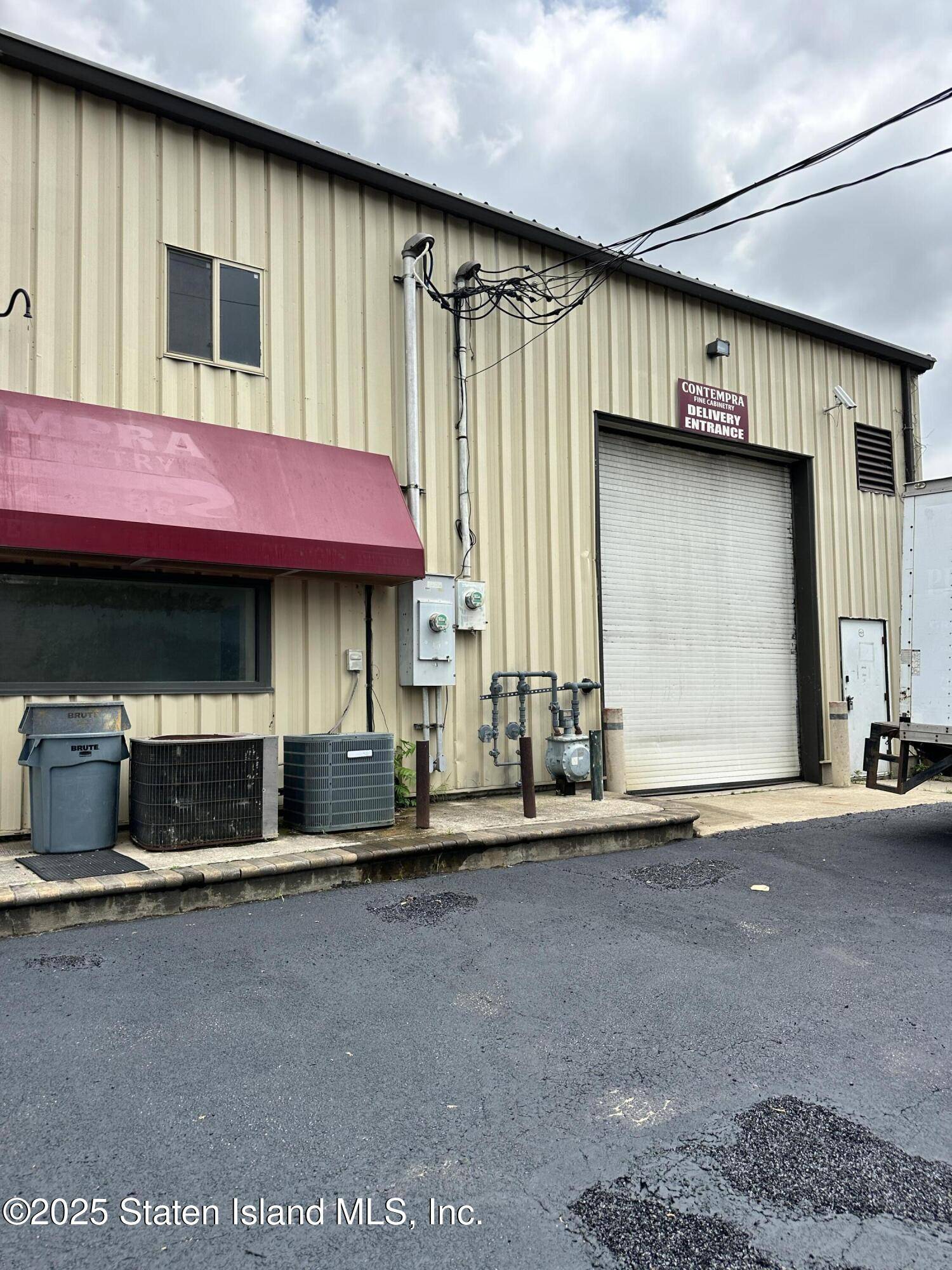 Staten Island, NY 10309,205 Industrial LOOP
